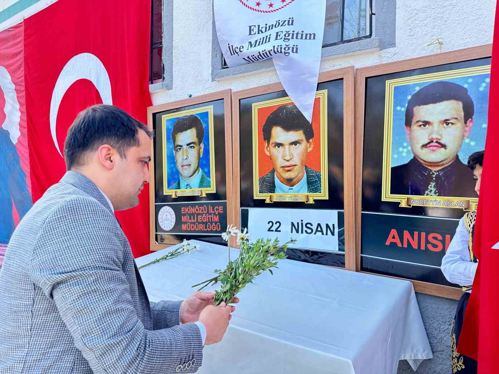 29-yil-once-sehit-edilen-ogretmenler-anildi-0-jpg