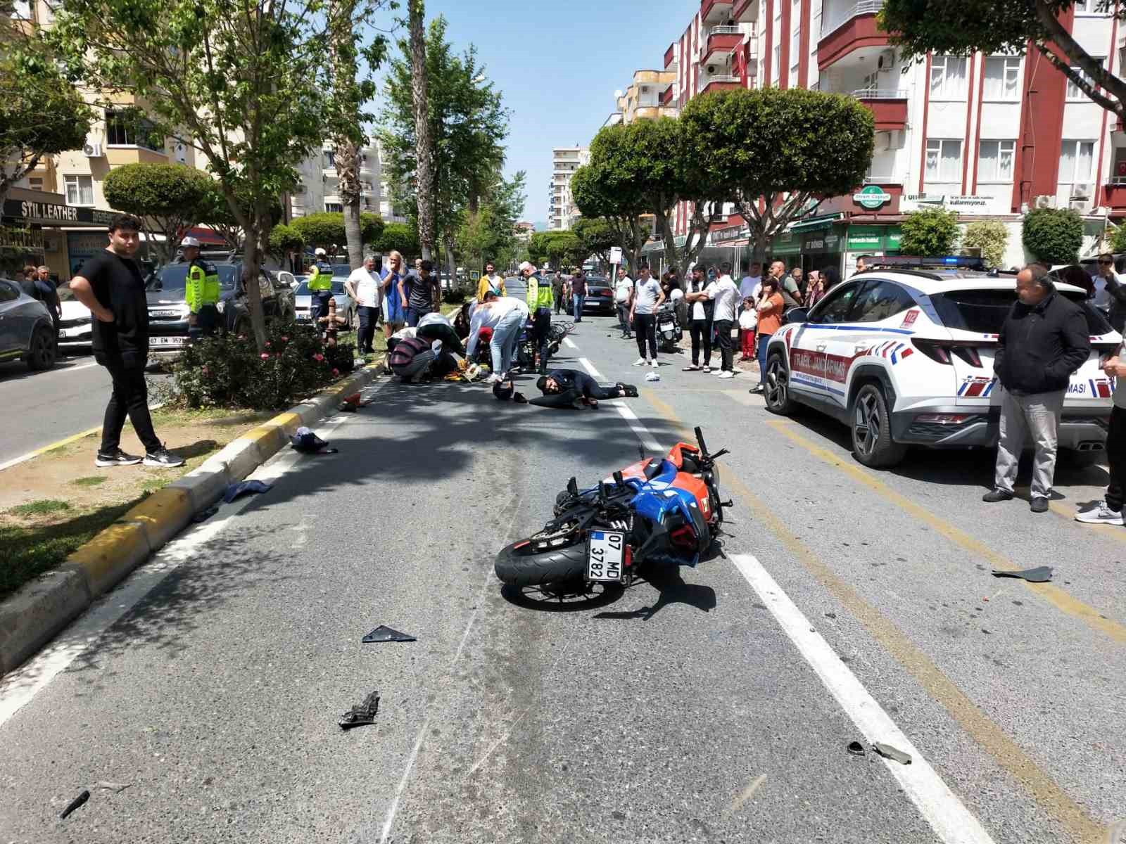 alanyada-motosikletler-carpisti-2-yarali-0-jpg