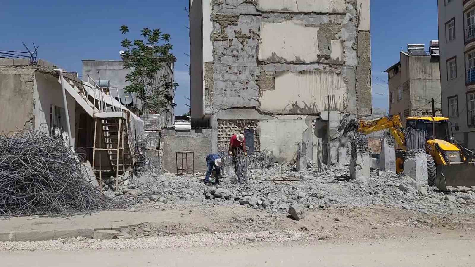cevre-sehircilik-ve-iklim-degisikligi-ekipleri-projeye-uygun-olmayan-yapilari-yikiyor-0-jpg