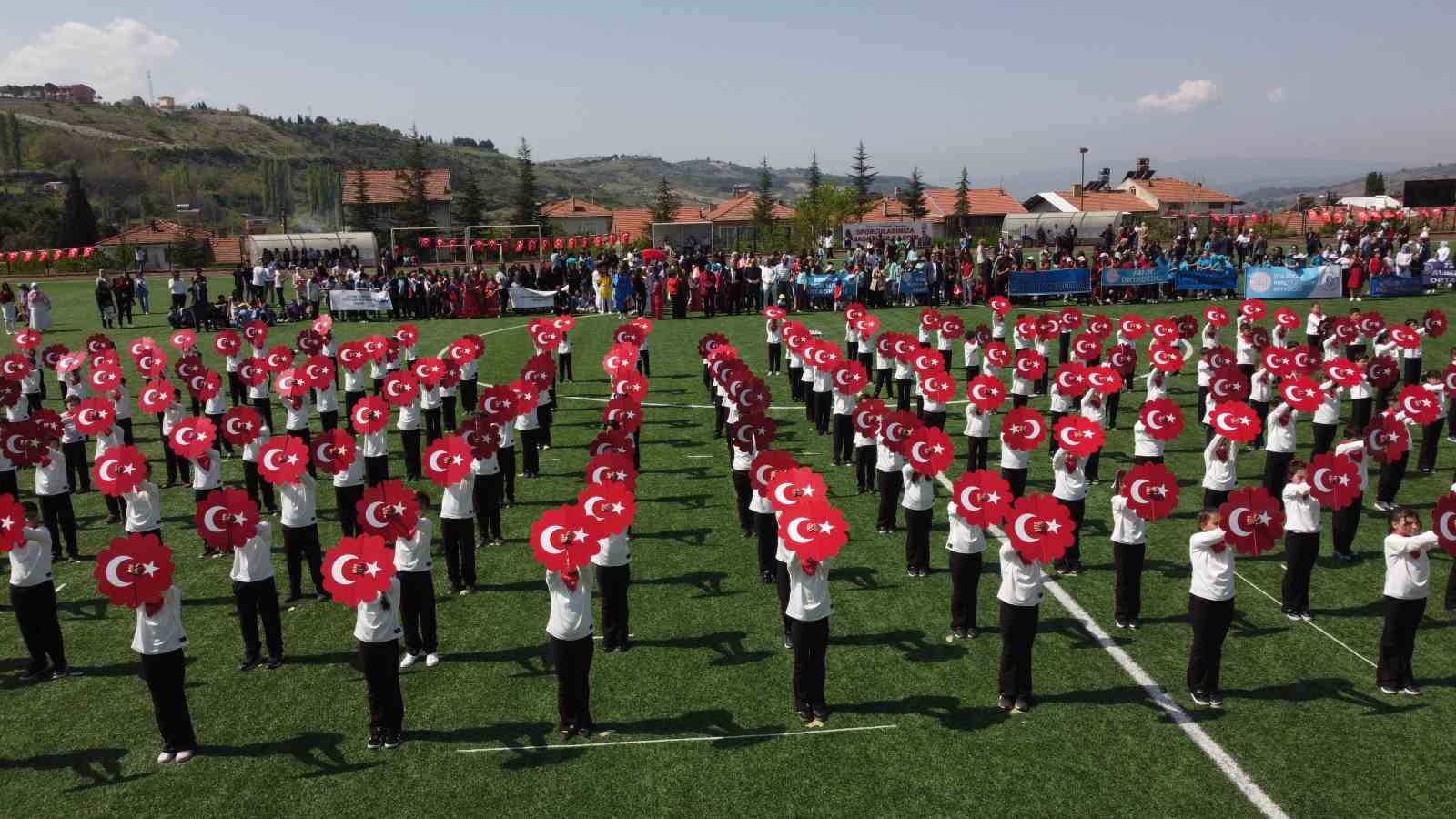 demirciyi-cocuk-sesleri-senlendirdi-0-jpg