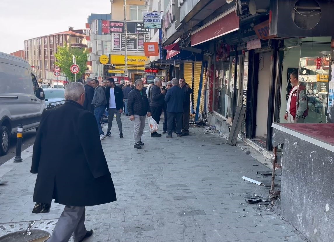 esenyurtta-direksiyonda-fenalasan-surucu-isyerine-daldi-0-jpg