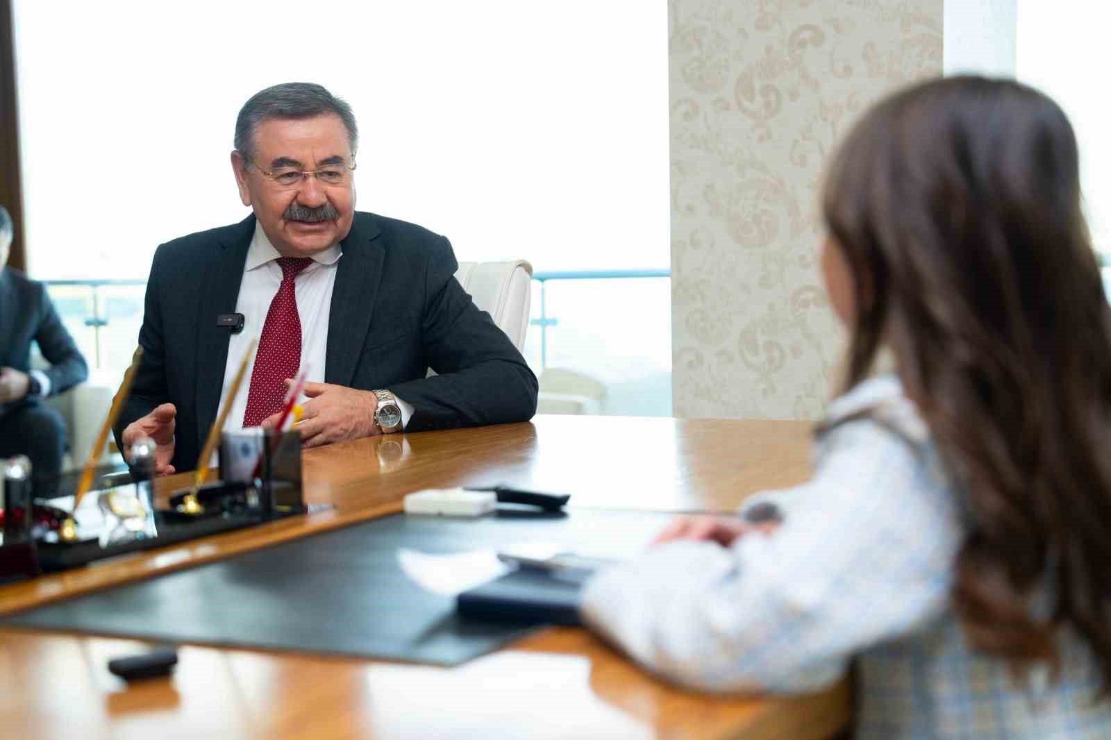 golbasi-belediye-baskani-odabasi-23-nisanda-koltugunu-ilkokul-ogrencisi-oykuye-devretti-0-jpg