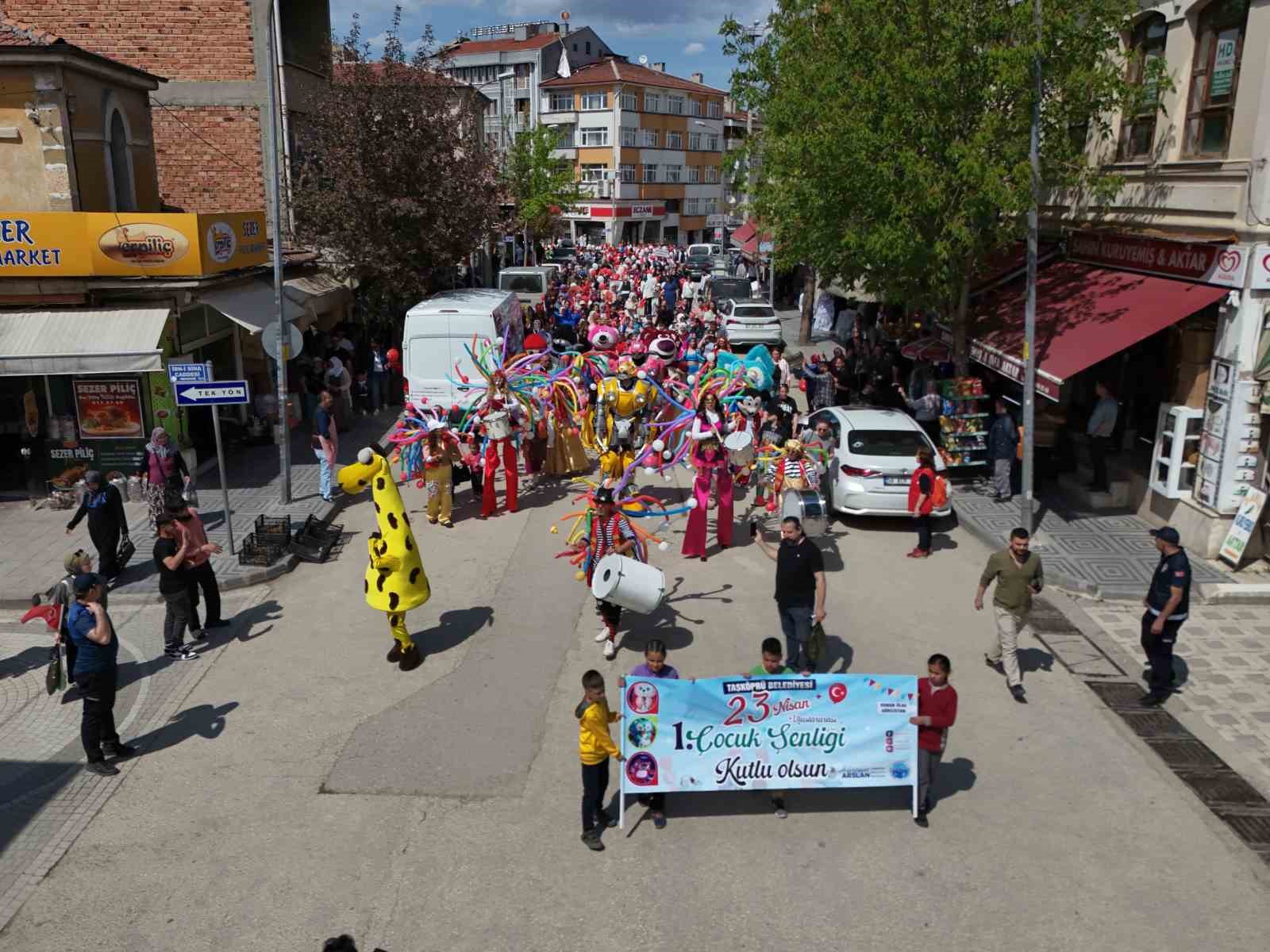 kastamonuda-uluslararasi-cocuk-senligi-renkli-goruntulere-sahne-oldu-0-jpg