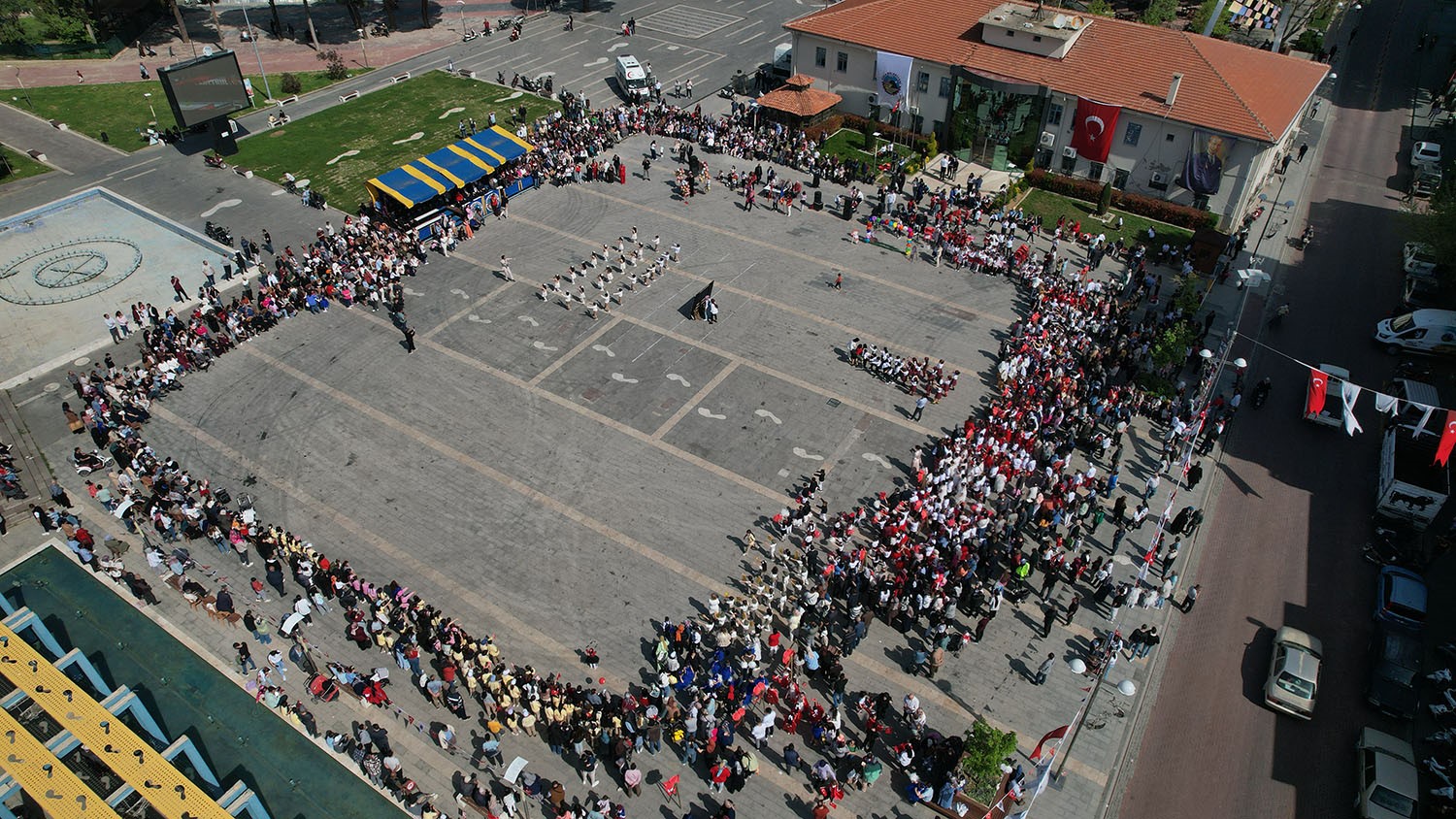 manisanin-ilcelerinde-23-nisan-coskusu-yasandi-0-jpg