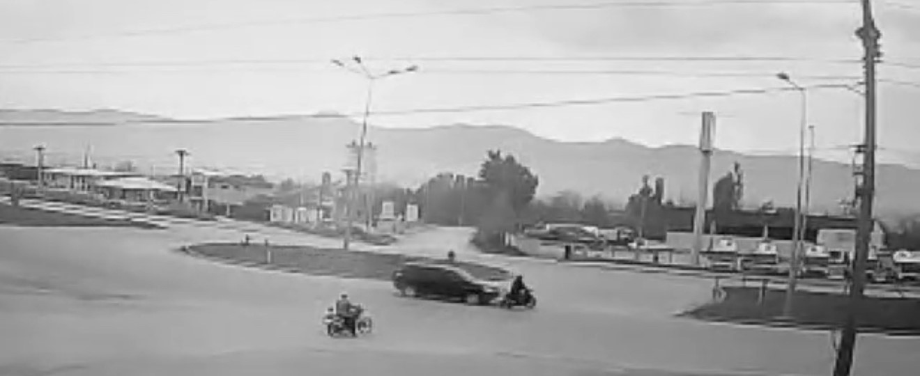 tokatta-kavsakta-bekleyip-yola-cikan-surucuye-otomobil-carpti-0-jpg