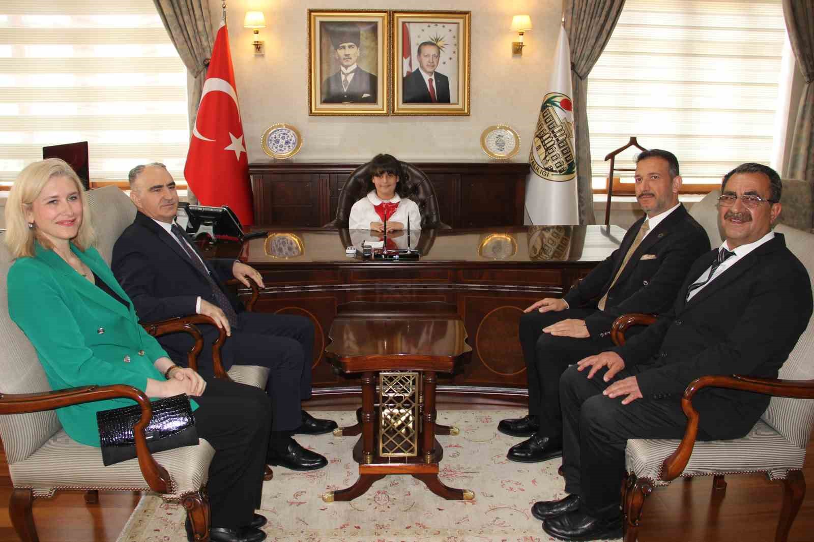 vali-ozkan-makamini-devretti-0-jpg