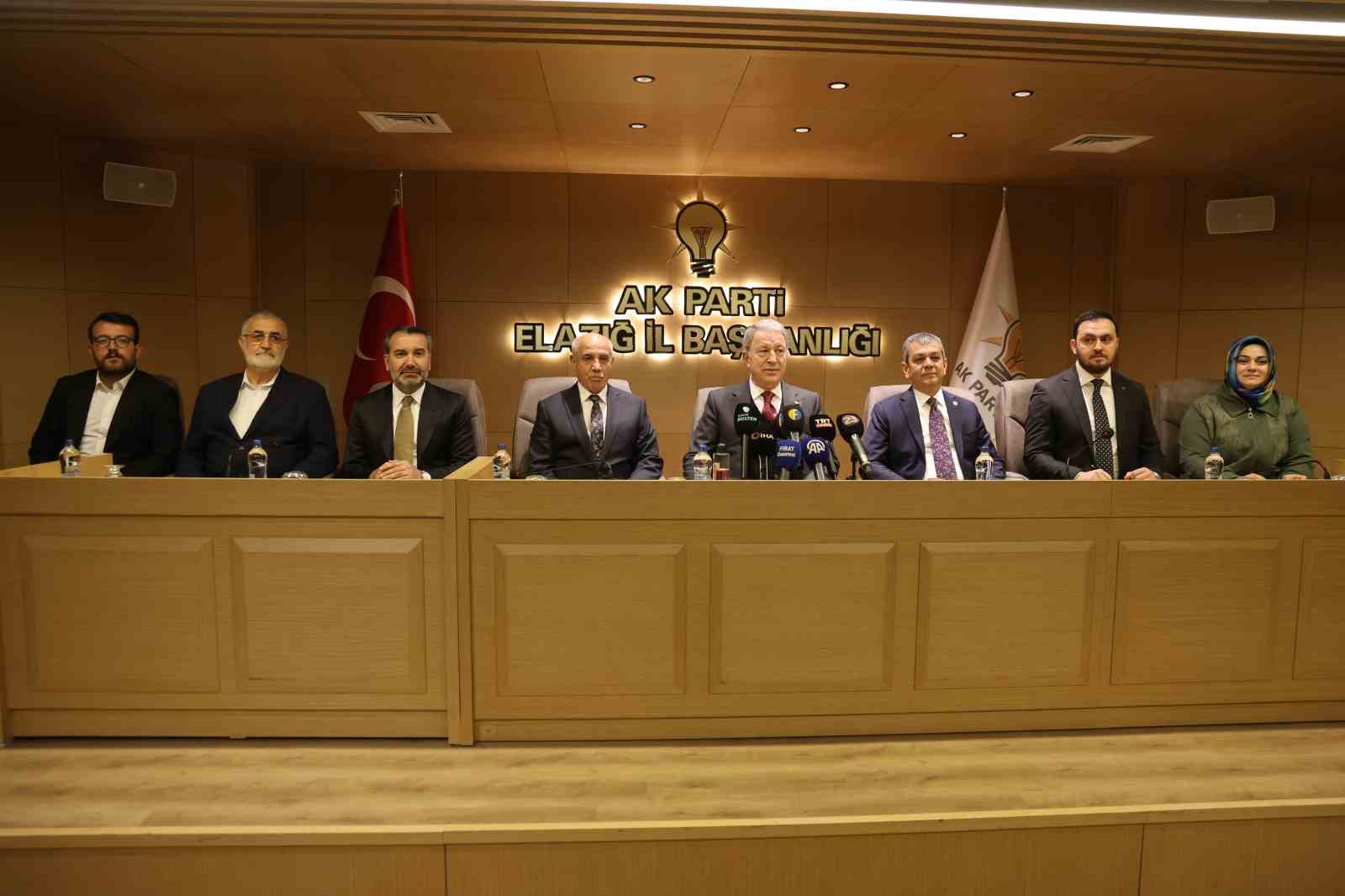 2-tbmm-milli-savunma-komisyonu-baskani-akar-bizim-hedefimiz-bu-zamana-kadar-sadece-ve-sadece-teroristler-olmustur