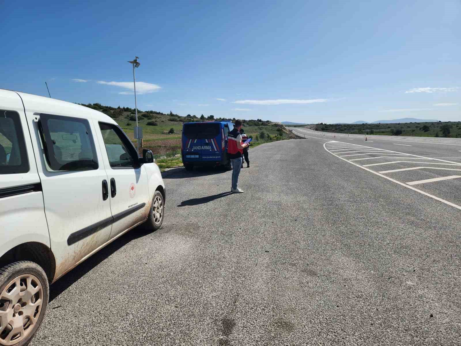 aslanapada-hayvan-hareketlerine-yonelik-yol-kontrolleri