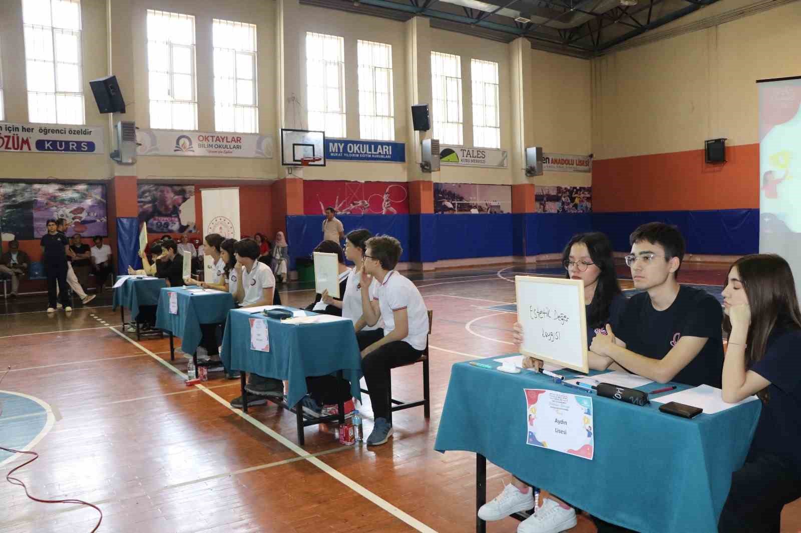 aydinli-ogrenciler-bilgilerini-yaristirdi