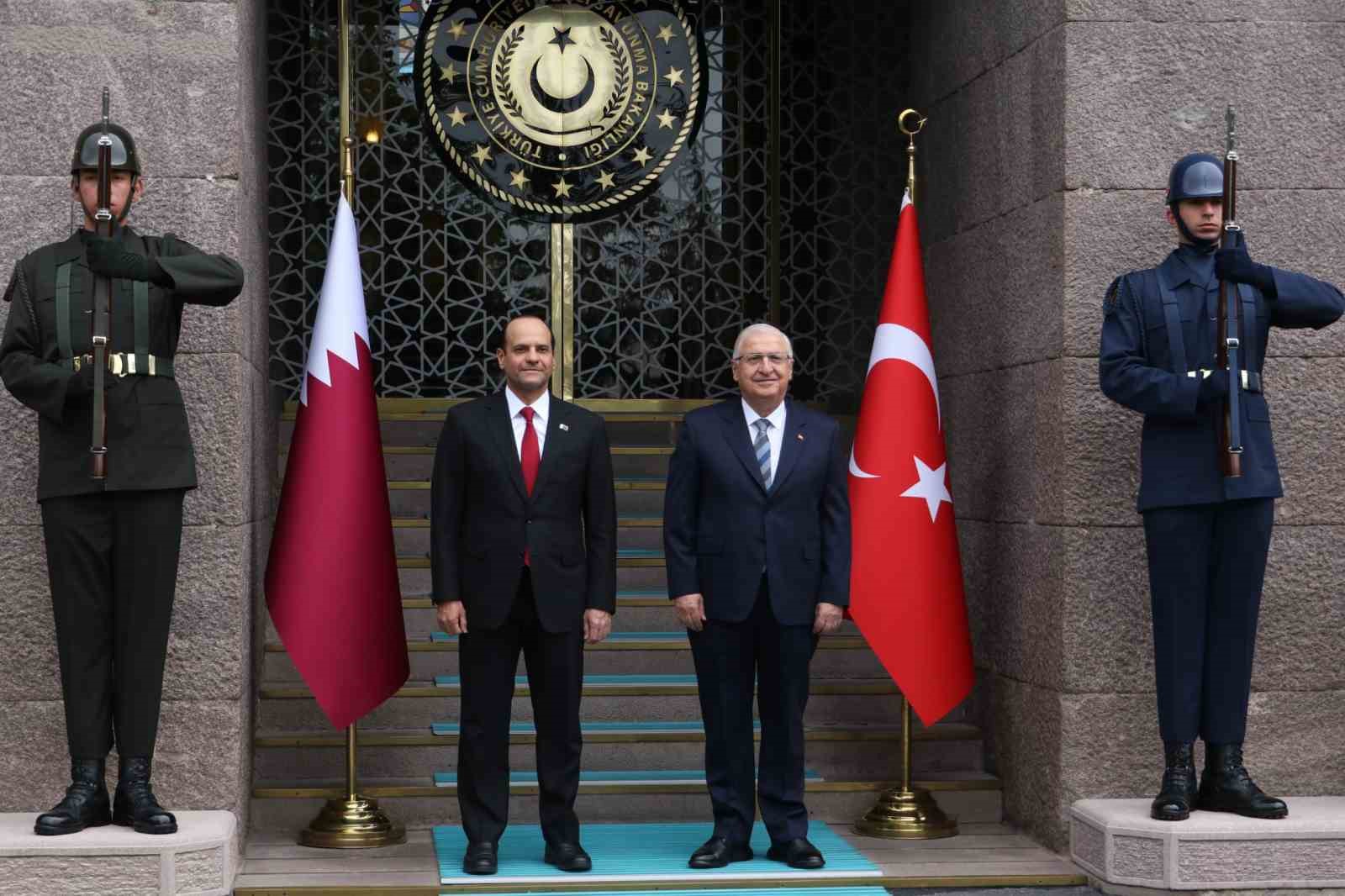 bakan-guler-katar-savunma-islerinden-sorumlu-devlet-bakani-al-sani-ile-bir-araya-geldi