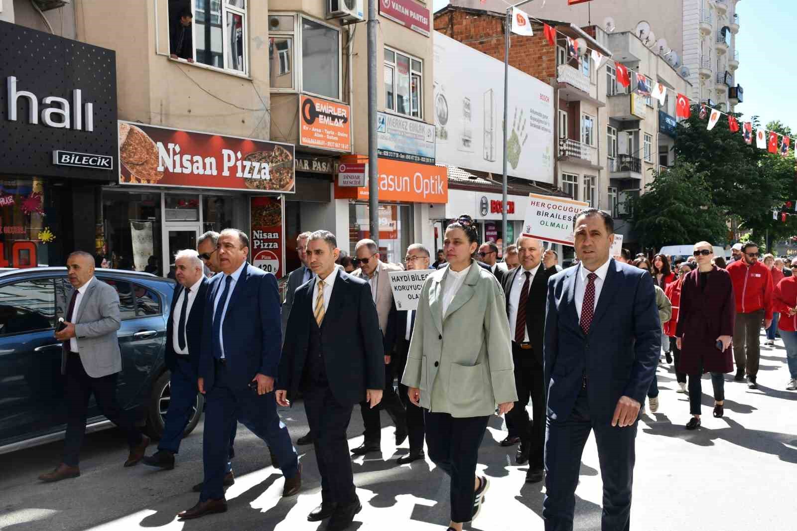 bilecikte-aile-yuruyusu-ile-aile-yilina-vurgu-yapildi