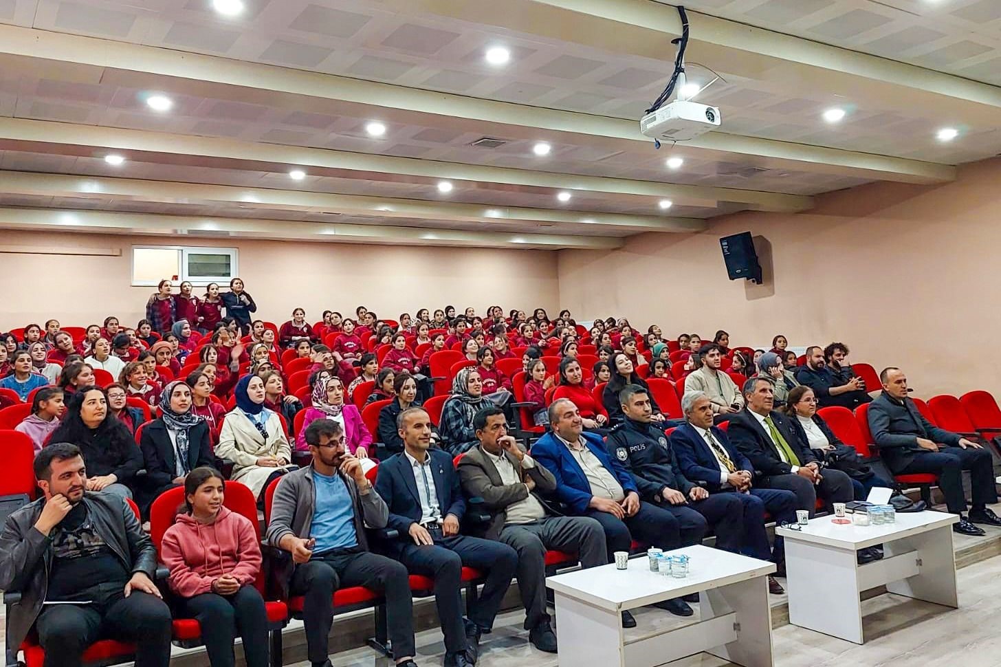 buyuksehir-konservatuvari-ilce-konserlerine-bahcesarayda-start-verdi
