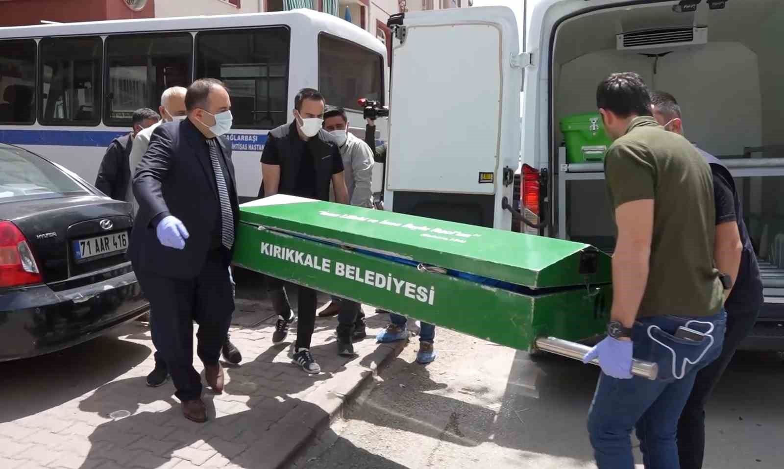 cilingirle-girdigi-evde-korkunc-manzarayla-karsilasti-derin-dondurucularda-bulunan-posetlerden-erkek-cesedi-cikti