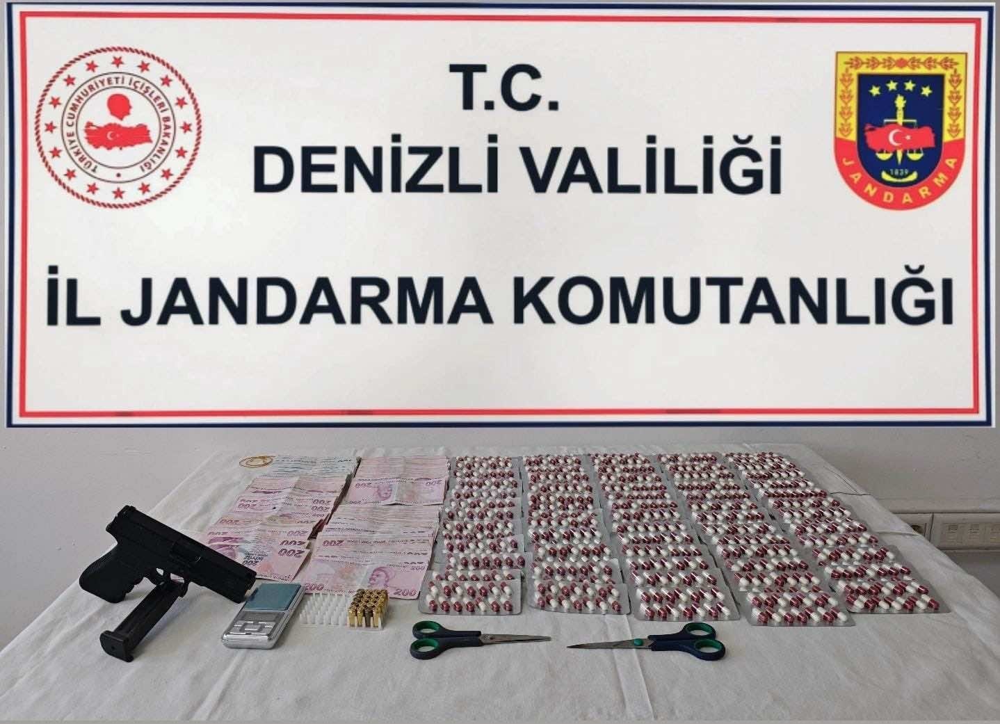 denizlide-3-zehri-taciri-binlerce-uyusturucu-hapla-yakalandi