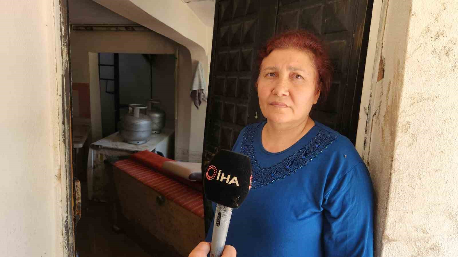 depremden-kacarak-sigindiklari-yeni-yuvalarinda-sel-afetini-yasadilar