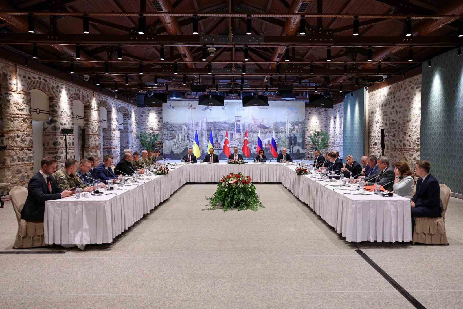 disisleri-bakani-fidan-rusya-ve-ukrayna-arasinda-biner-kisilik-esir-takasi-anlasmasi-saglandi