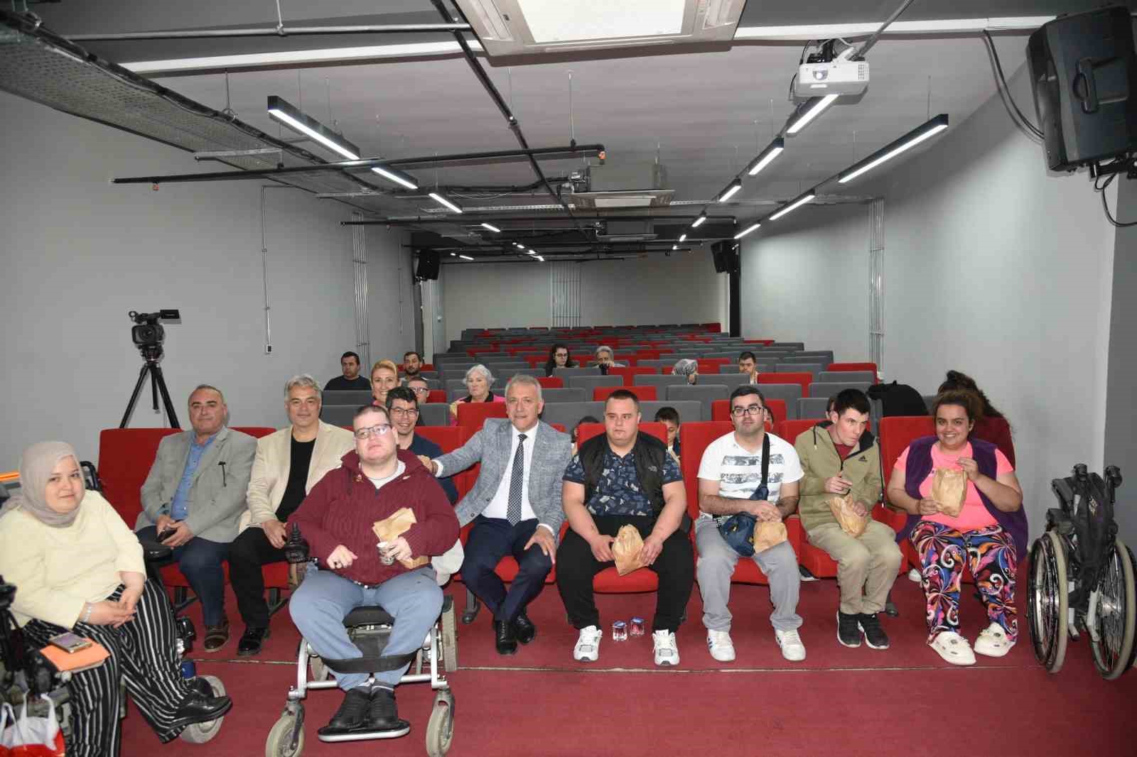 engelsiz-perde-sinirsiz-sanat-programi