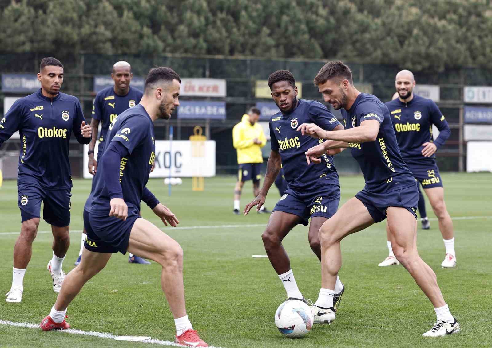 fenerbahcede-eyupspor-mesaisi-devam-etti
