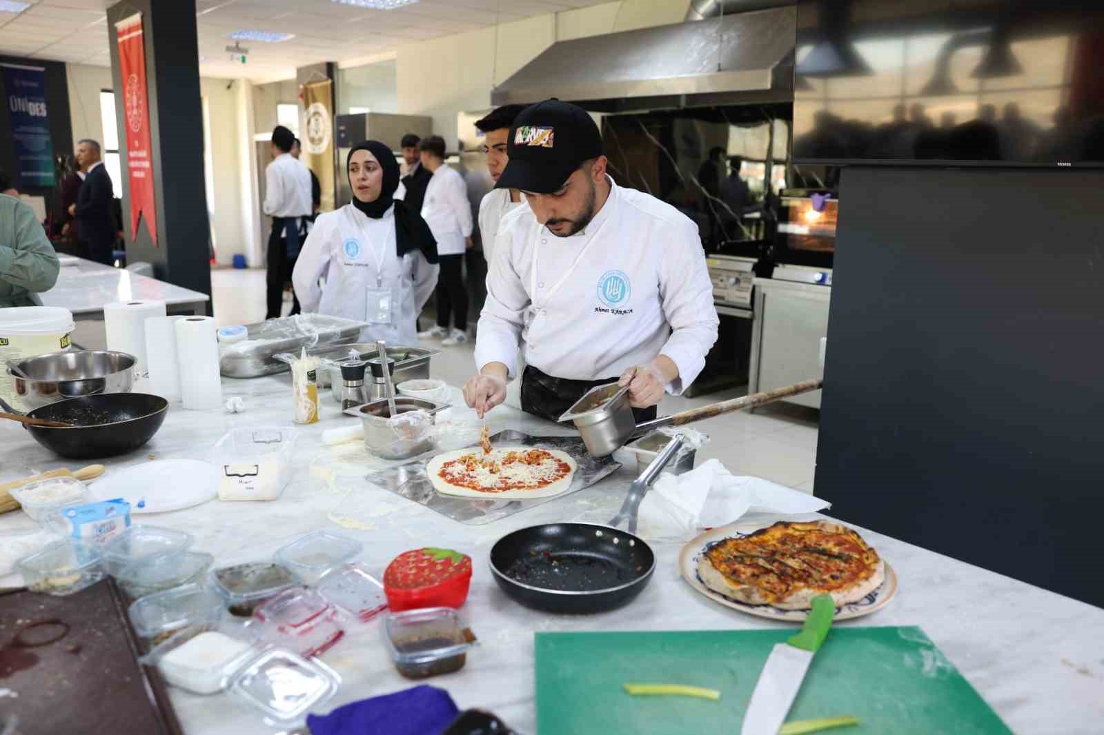 gastronomi-ogrencileri-lezzet-yarisinda-hunerlerini-sergiledi