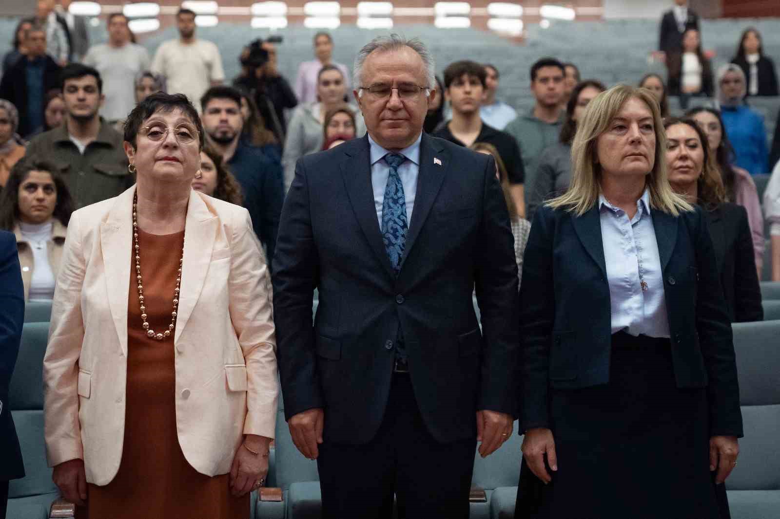 hacettepe-universitesinden-anneyle-guclu-aile-temali-panel