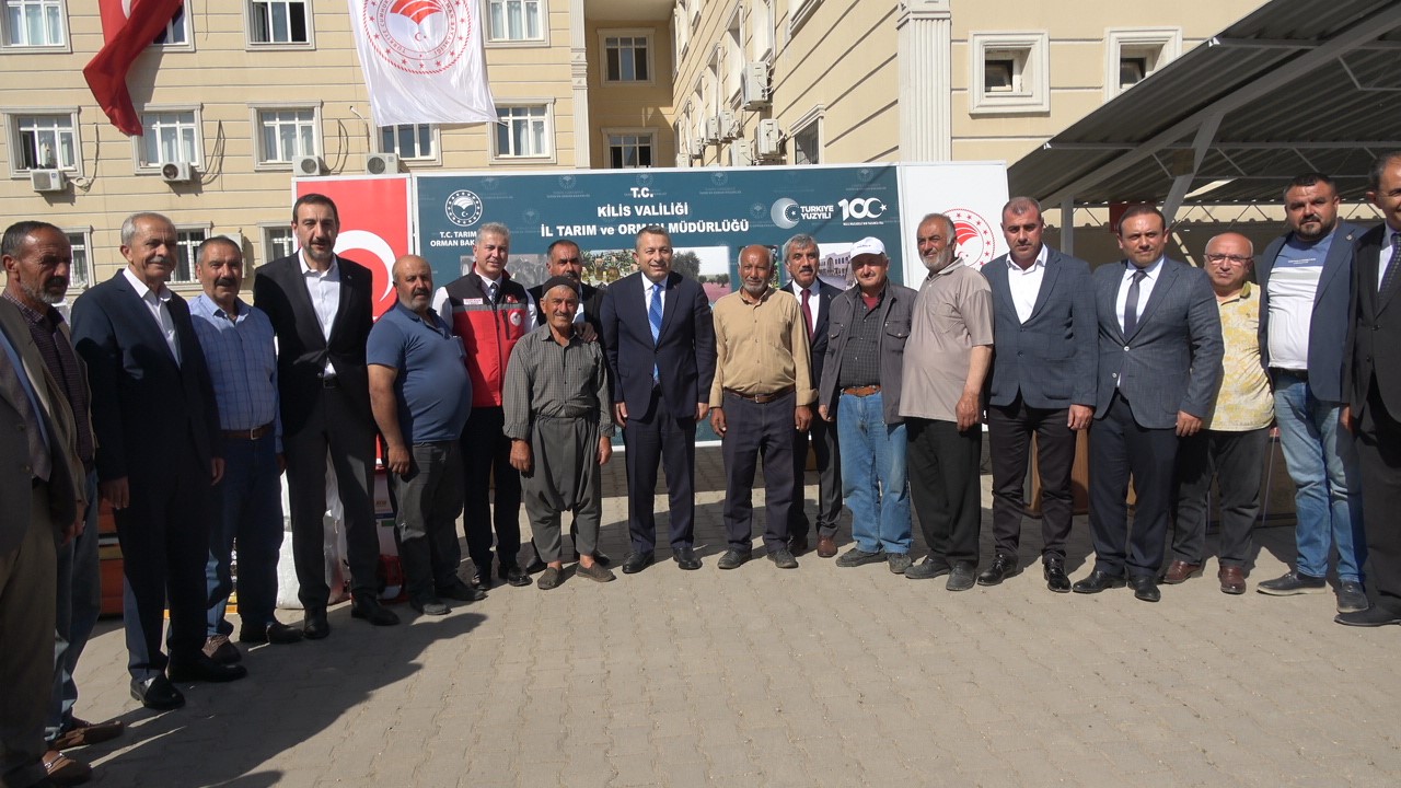 kiliste-tarima-ve-istihdama-katki-saglayacak-ekipmanlar-ciftcilere-teslim-edildi