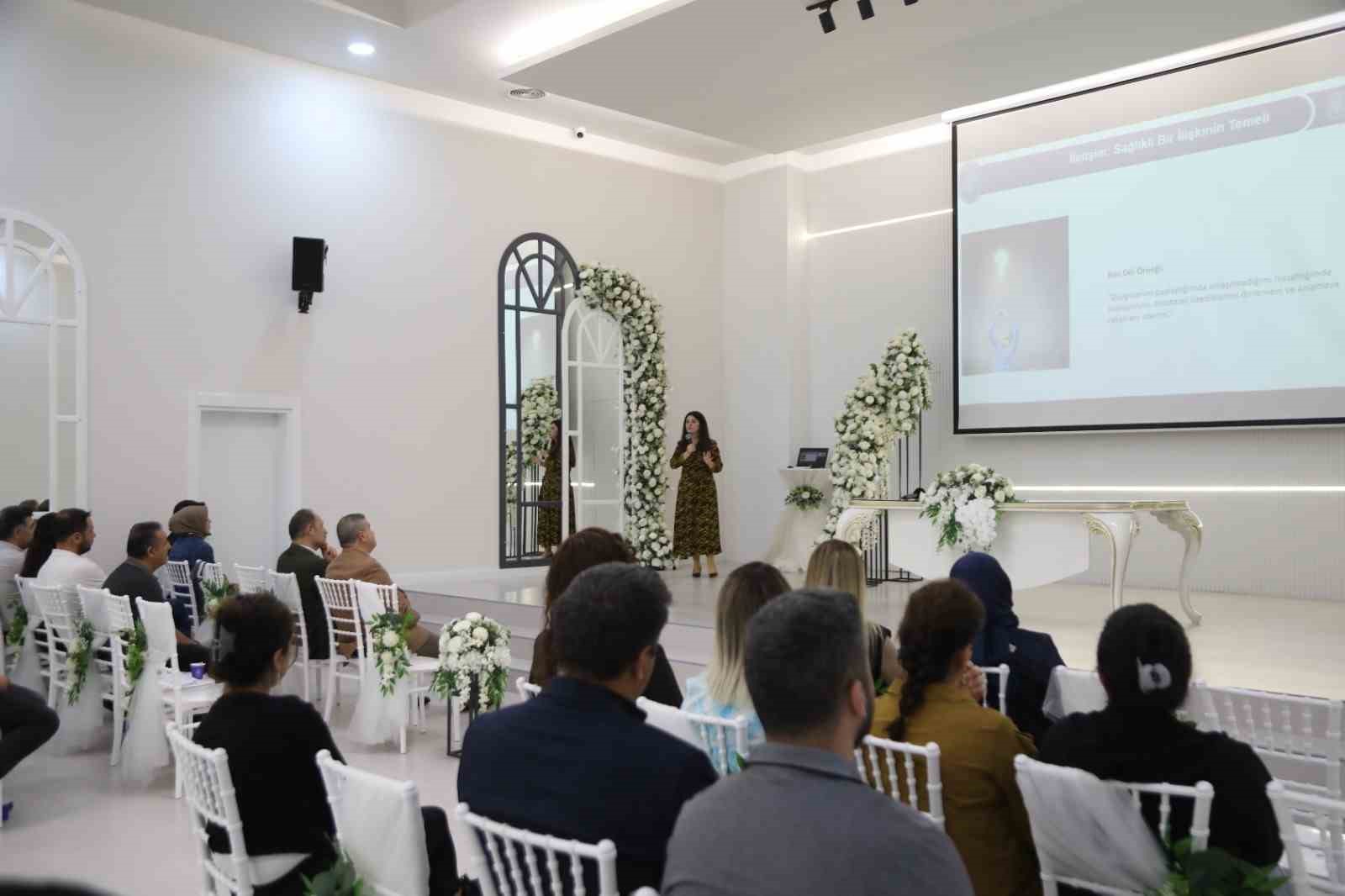 melikgazi-belediyesinden-evlilikte-iletisim-semineri