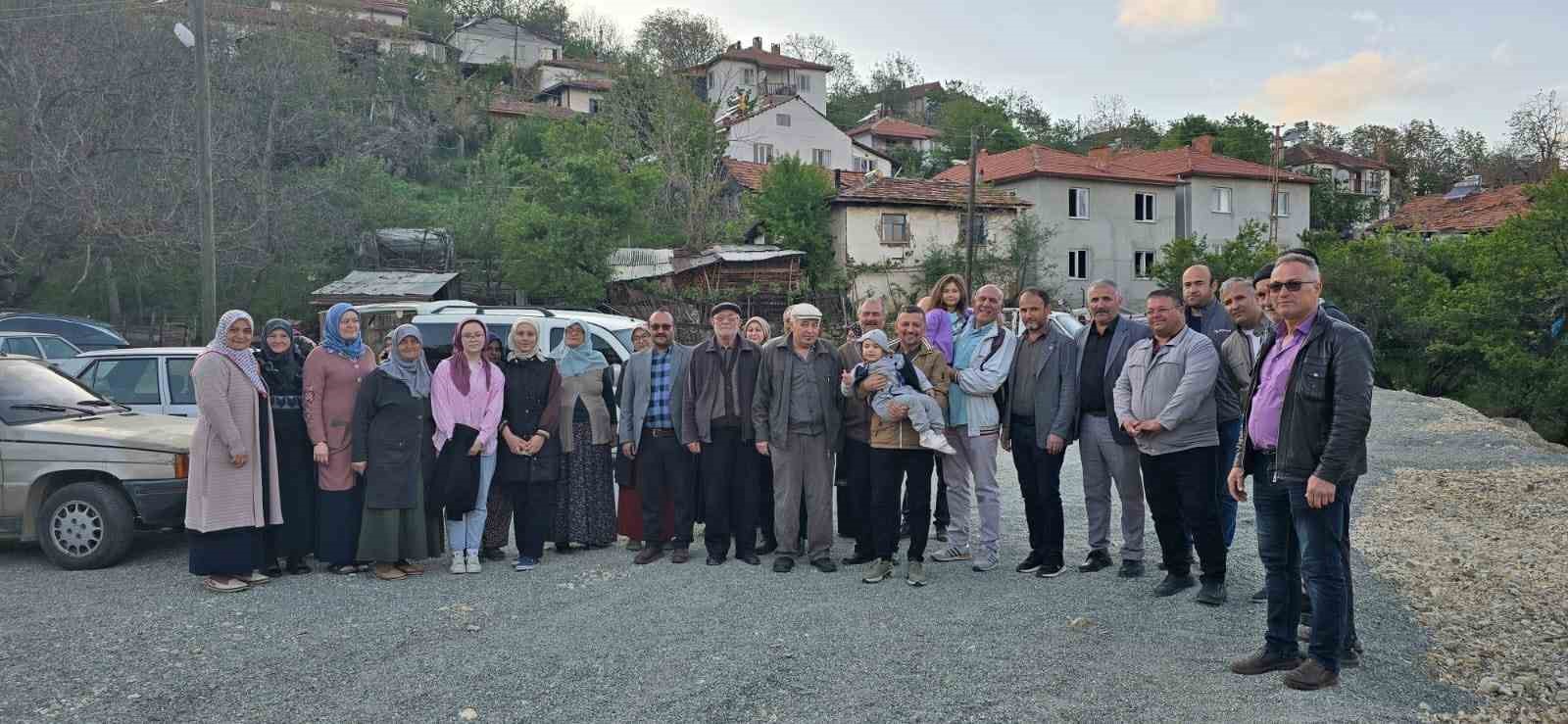 mhp-kutahya-milletvekili-erbas-karaagil-koyunu-ziyaret-etti