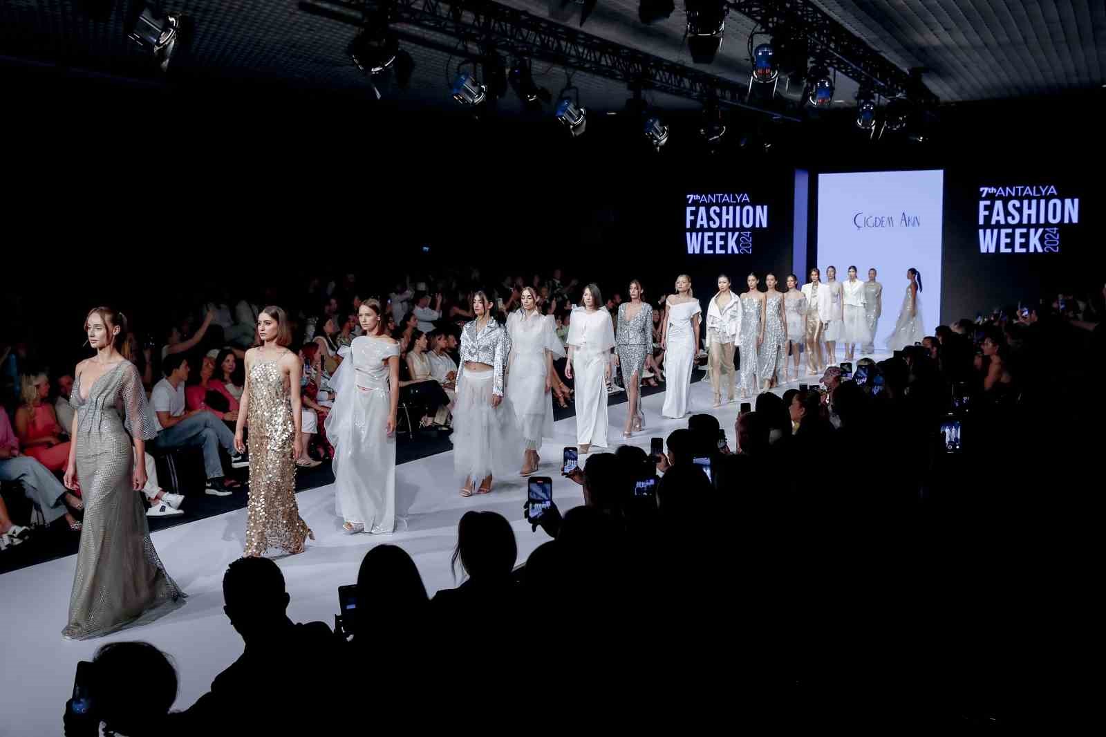 moda-ve-tarih-antalya-fashion-weekte-bulusacak