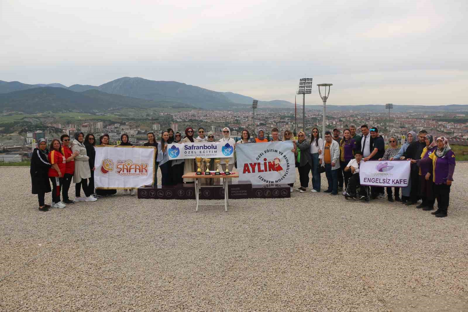 ozel-cocuk-anneleri-bocce-sahasinda-bulustu