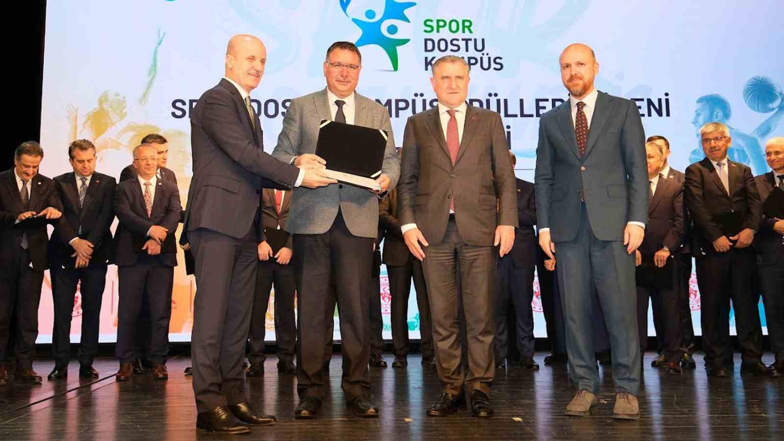 selcuk-universitesine-spor-dostu-kampus-odulu