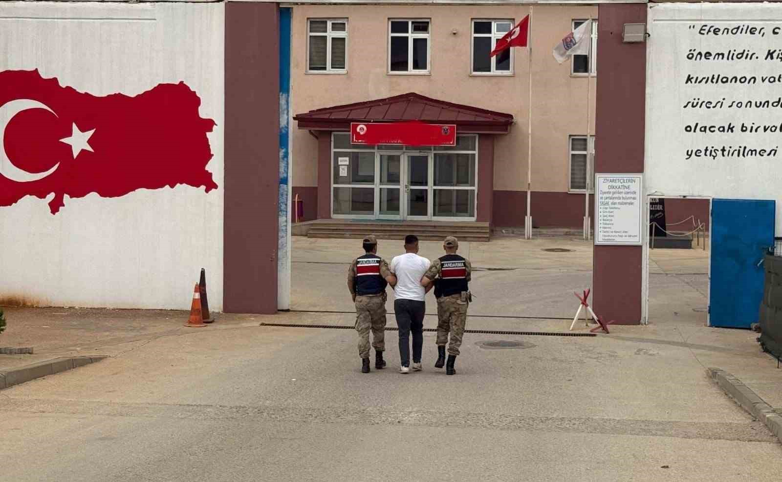 silahli-yaralama-ve-kavga-zanlisi-2-sahsi-jandarma-yakaladi