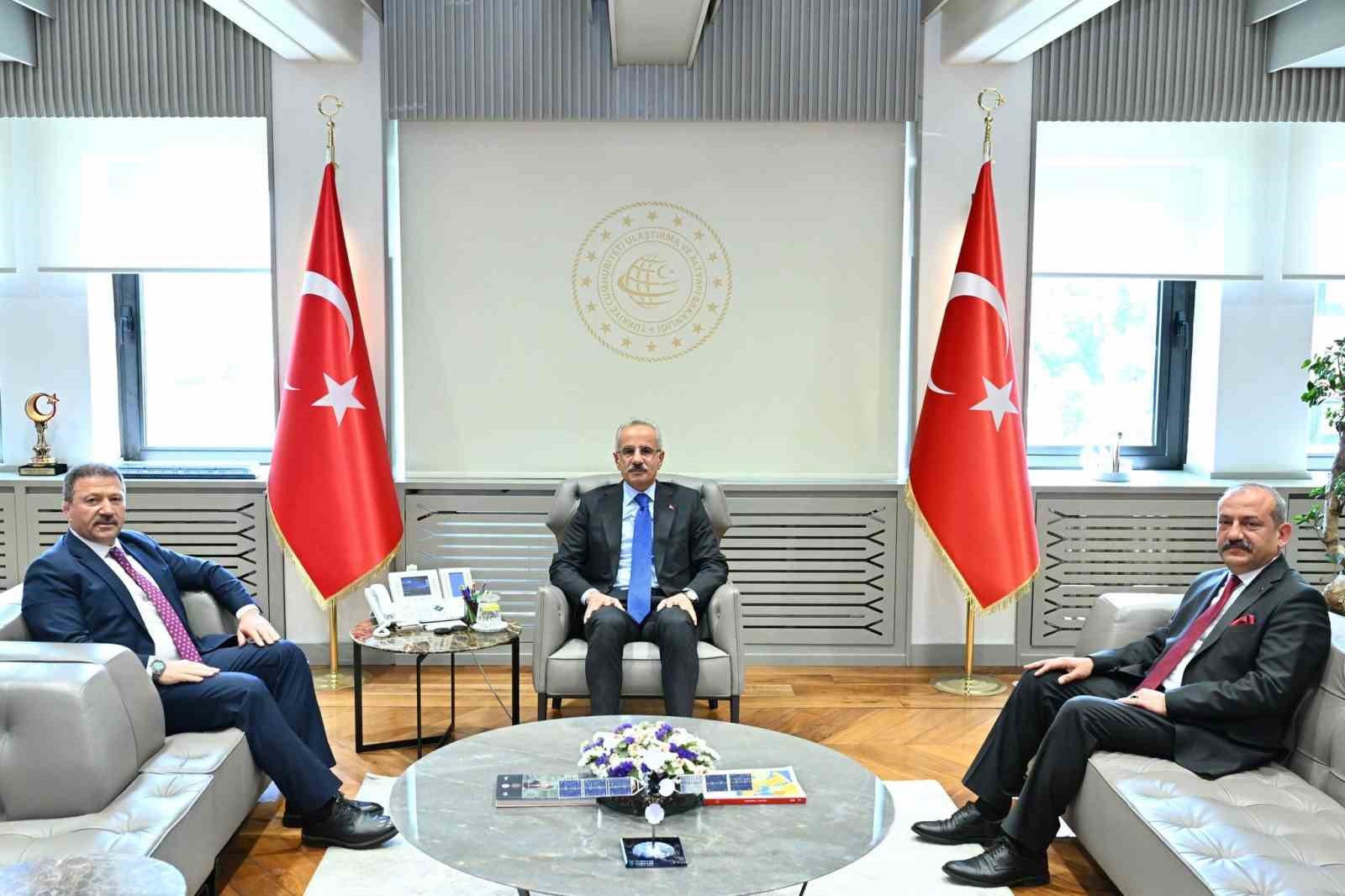 tsof-baskani-yiginerden-bakan-uralogluna-tesekkur-ziyareti