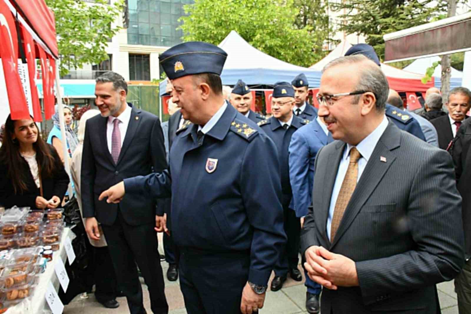 turk-silahli-kuvvetlerini-guclendirme-vakfi-yararina-hayir-carsisi