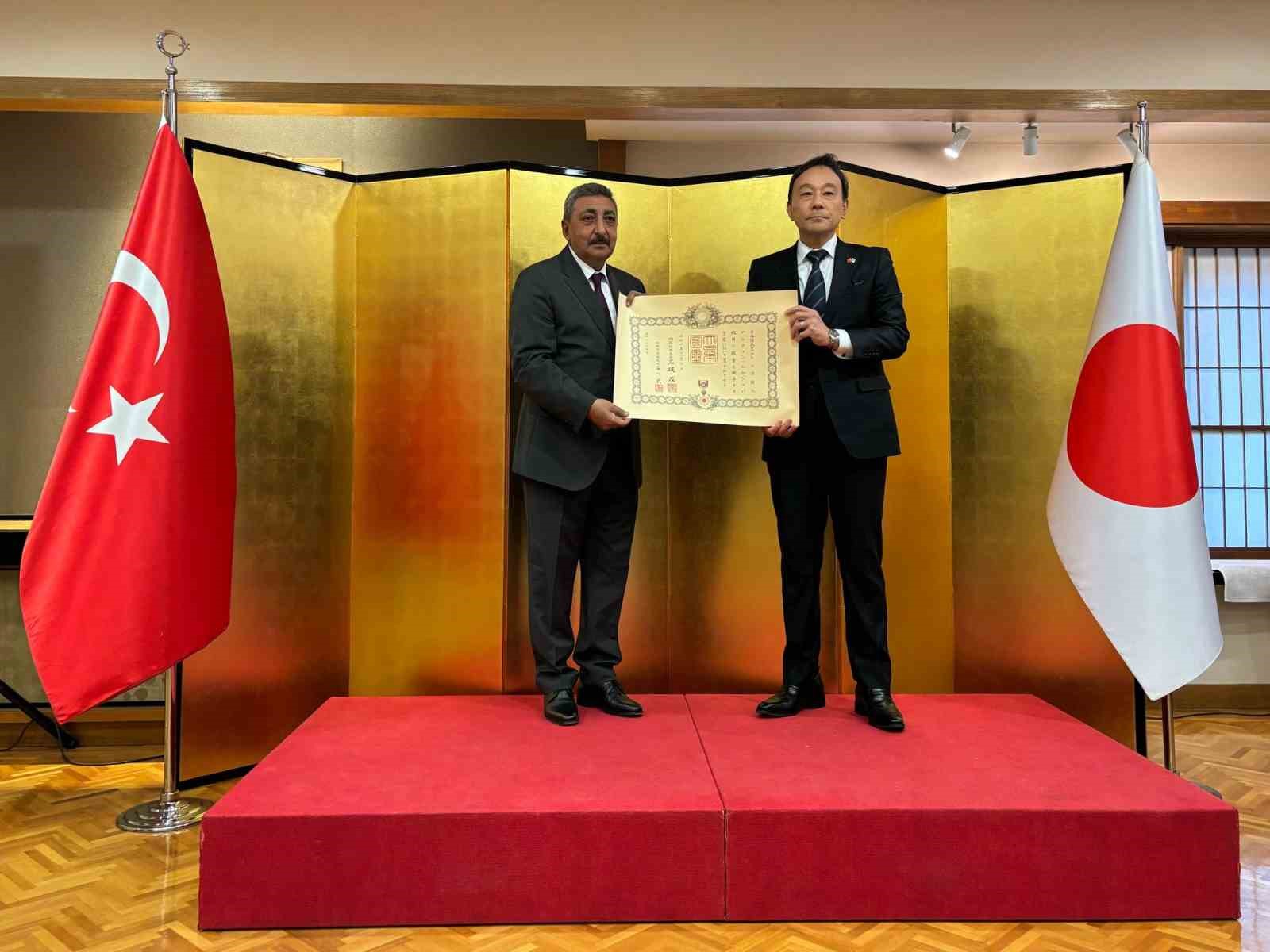 afad-aydin-il-muduru-mumcuya-japonya-imparatorluk-nisani