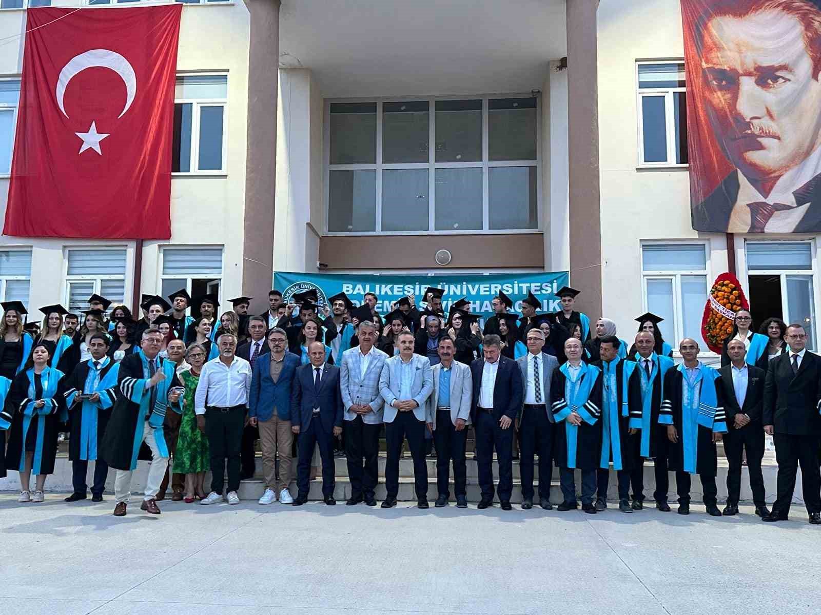 balikesir-universitesi-edremit-havacilik-yuksek-okulunda-mezuniyet-toreni