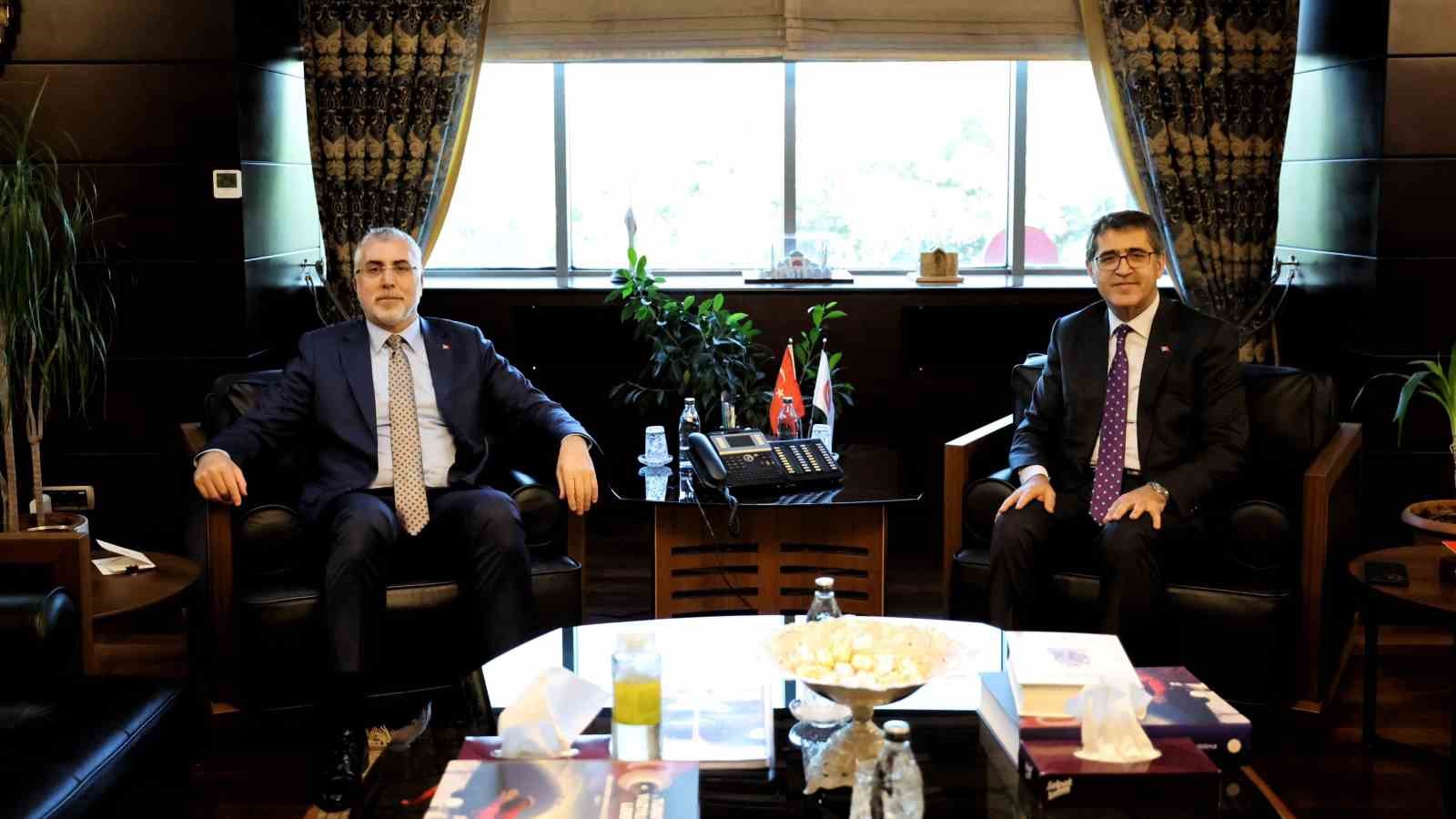 bakan-isikhan-cumhurbaskanligi-strateji-ve-butce-baskani-senel-ile-bir-araya-geldi