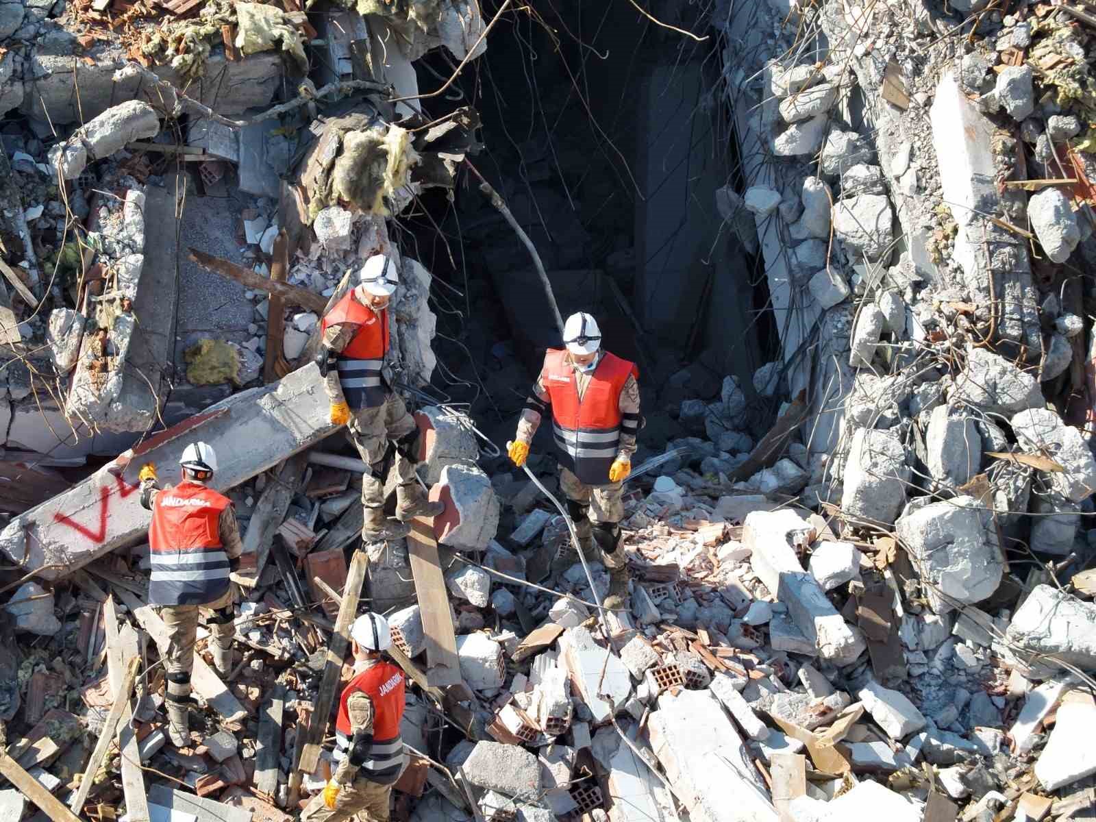 balikesirde-deprem-tatbikati-gercegi-aratmadi
