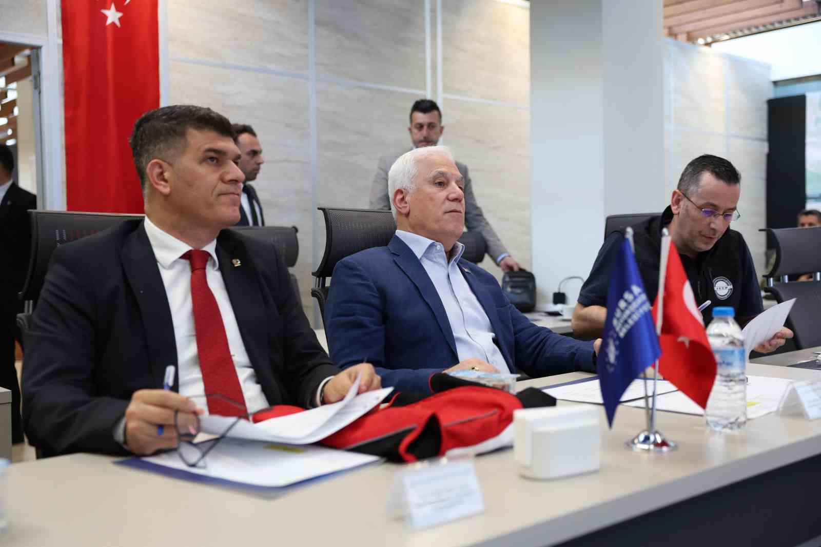 baskan-bozbey-bursalilarin-da-calisma-arkadaslarimizin-da-haklarini-koruyoruz