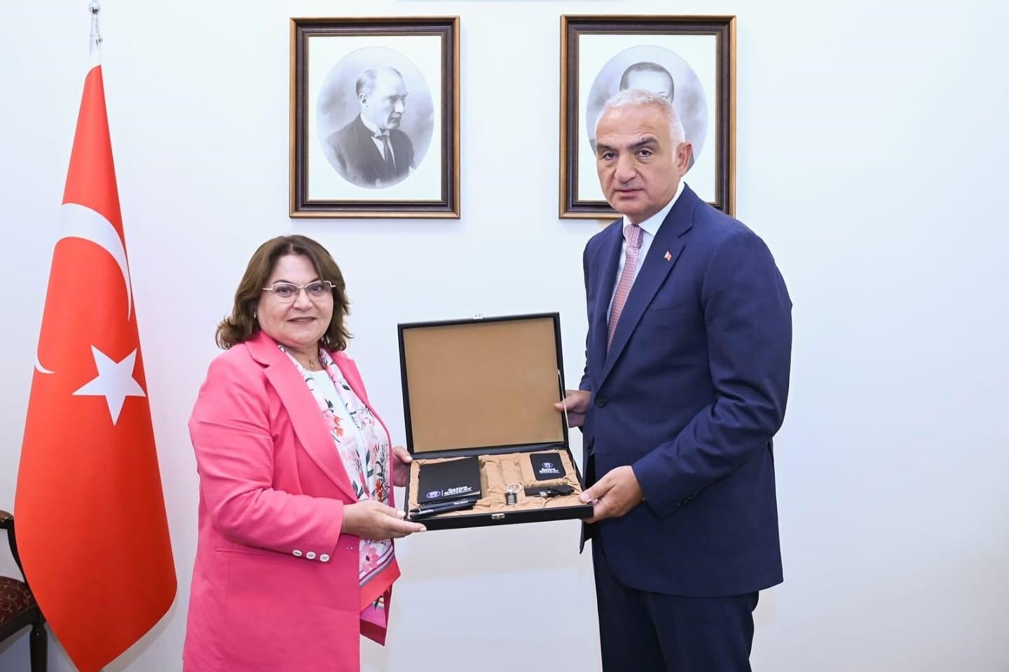 baskan-gencay-kultur-ve-turizm-bakani-ersoy-ile-bir-araya-geldi