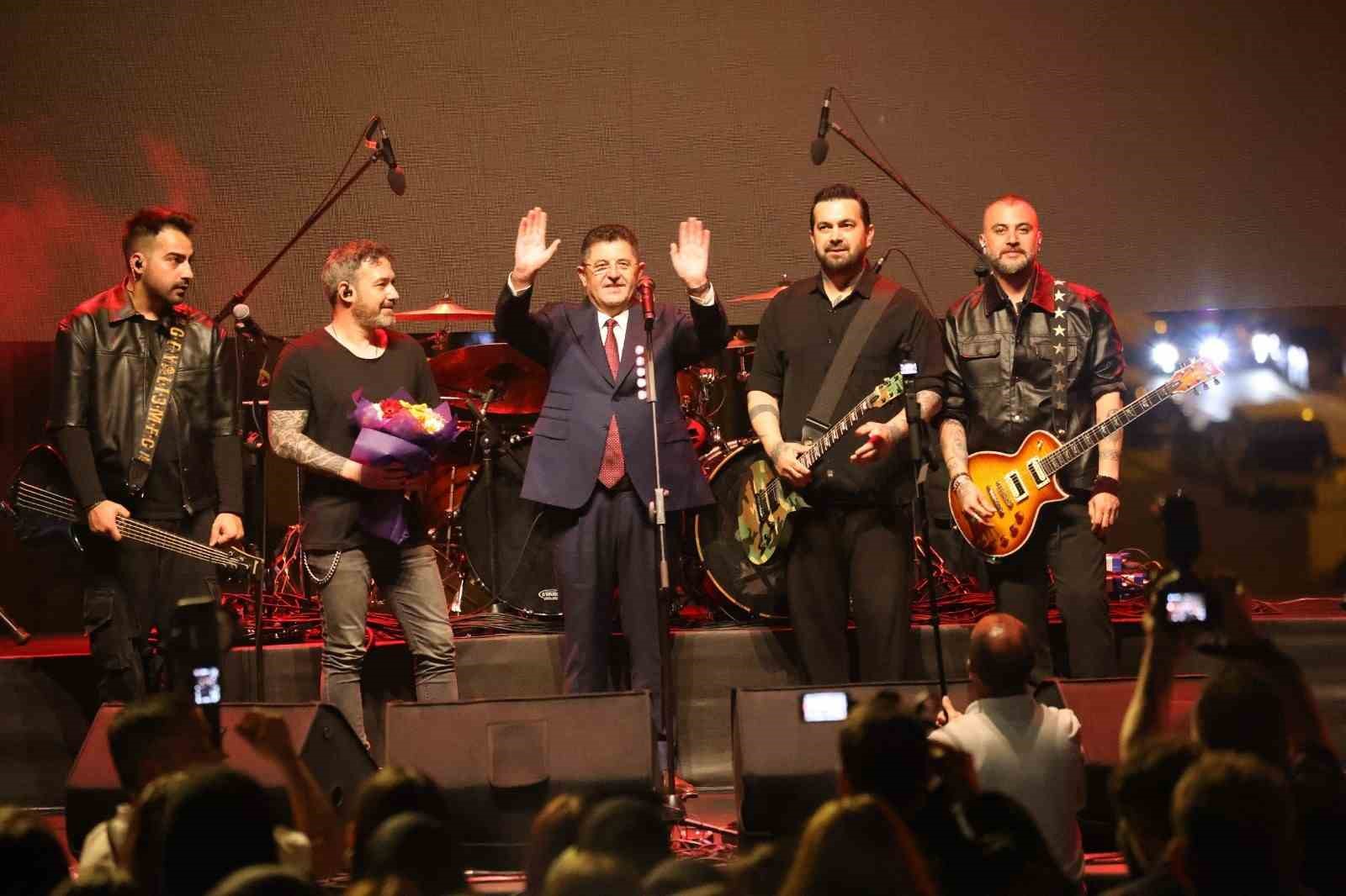 cekmekoy-genclik-festivalinde-pera-ruzgari