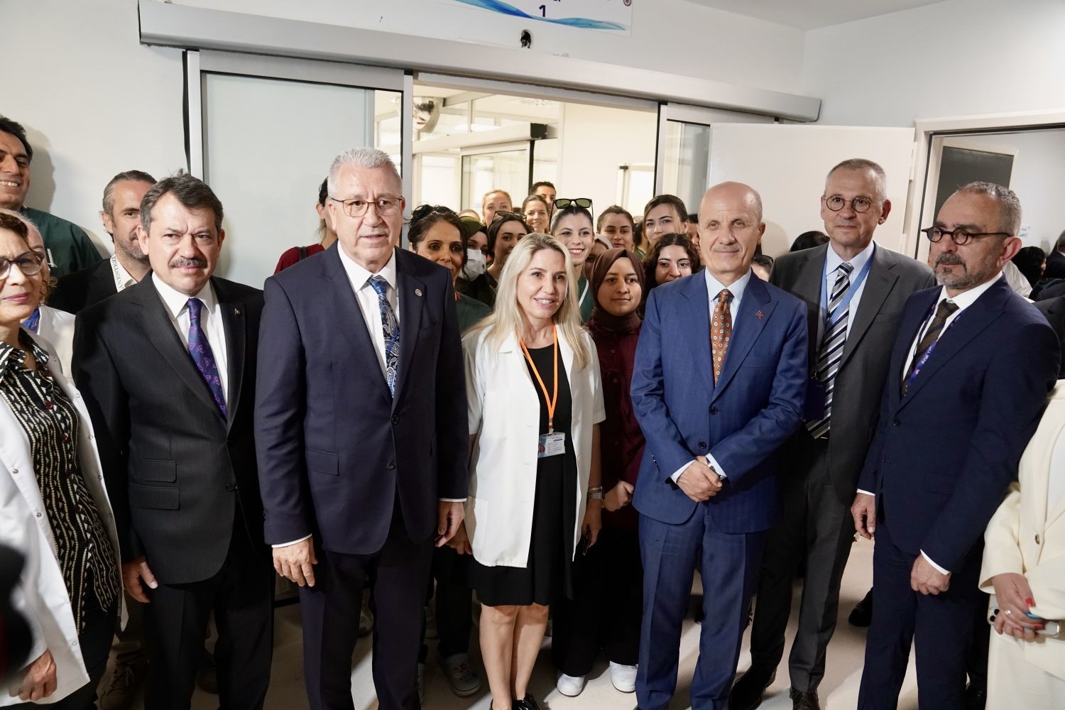 eu-tip-fakultesi-hastanesinde-yeni-ameliyathane-hizmete-acildi