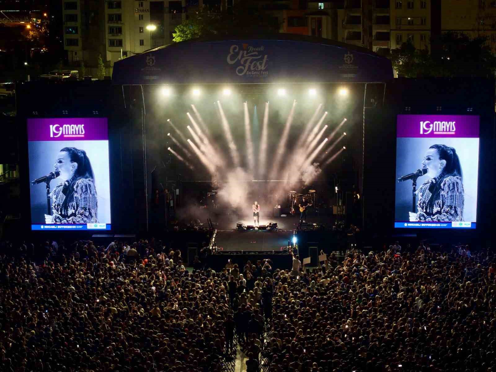 fatma-turguttan-unutulmaz-konser