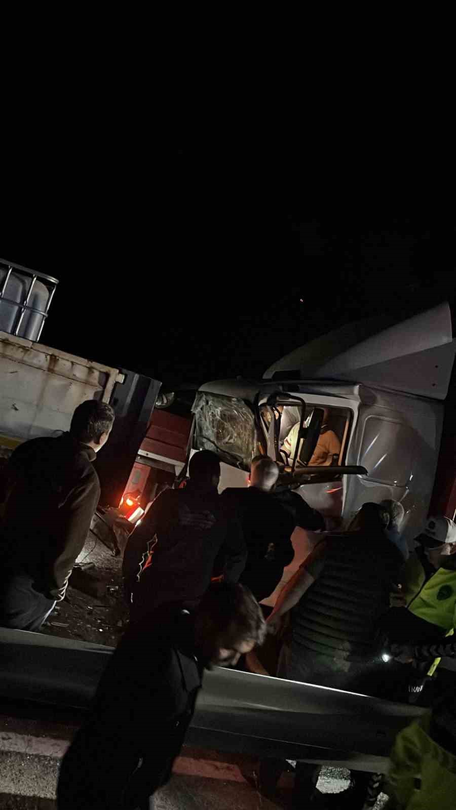 kizilcahamamda-zincirleme-trafik-kazasi-2-kisi-yaralandi