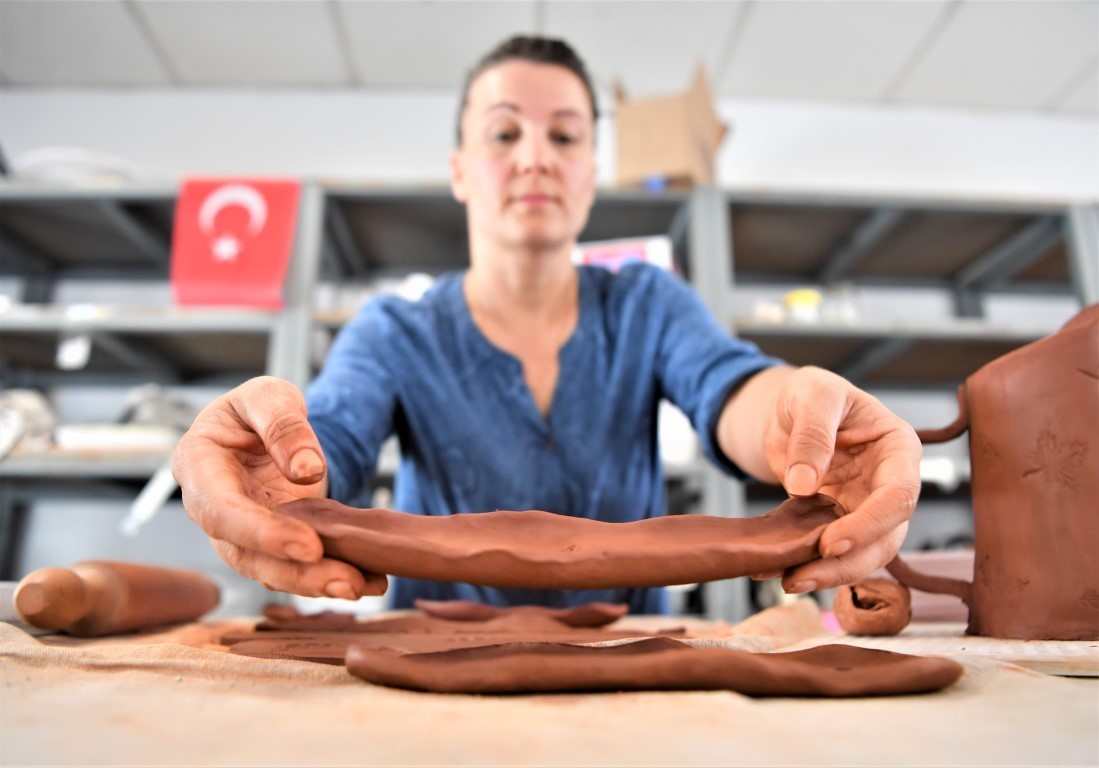 konsem-kursiyerlerinden-yilsonu-sergisi