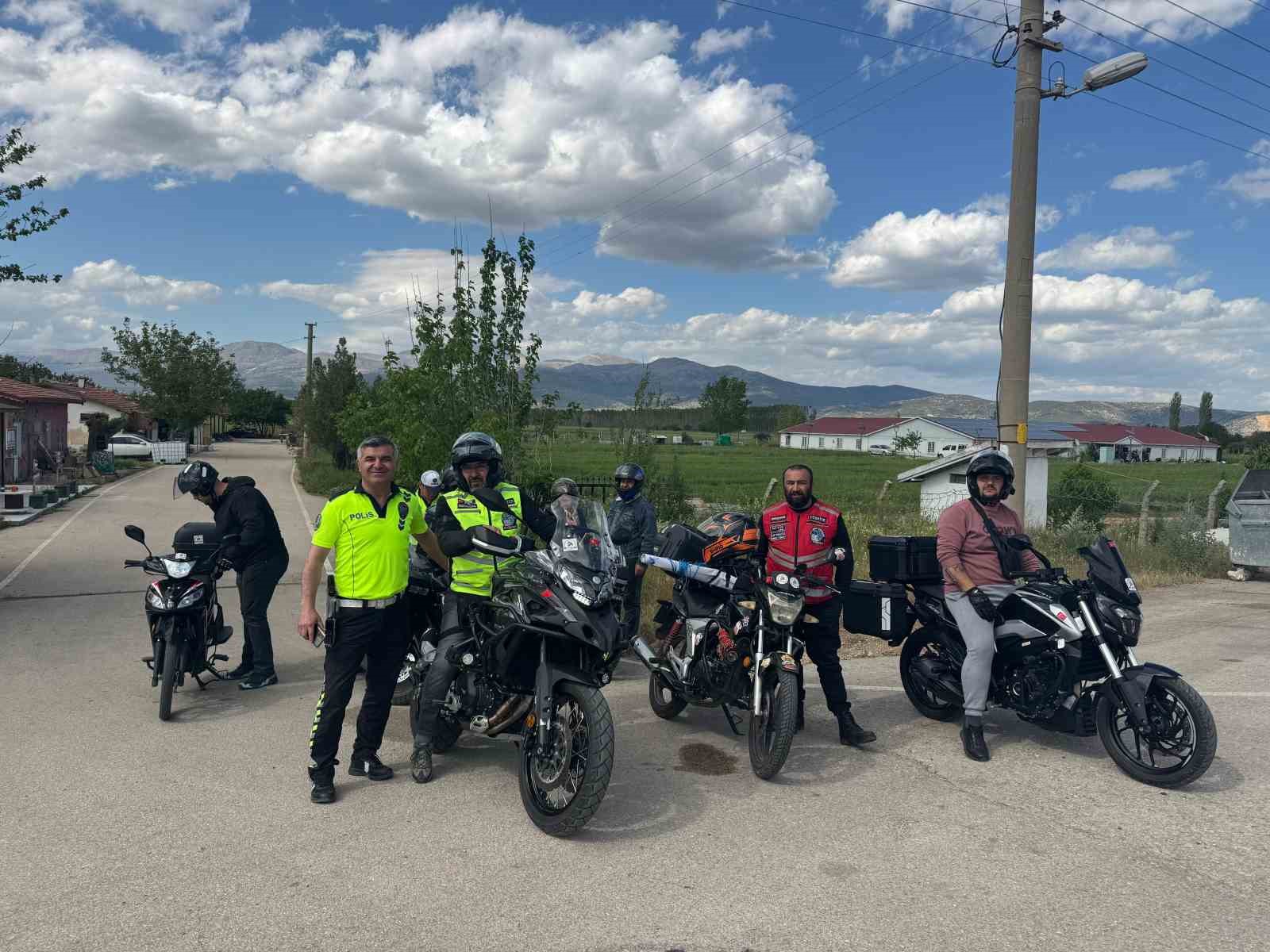 motosiklet-tutkunlarindan-bagimlilikla-mucadeleye-destek-konvoyu