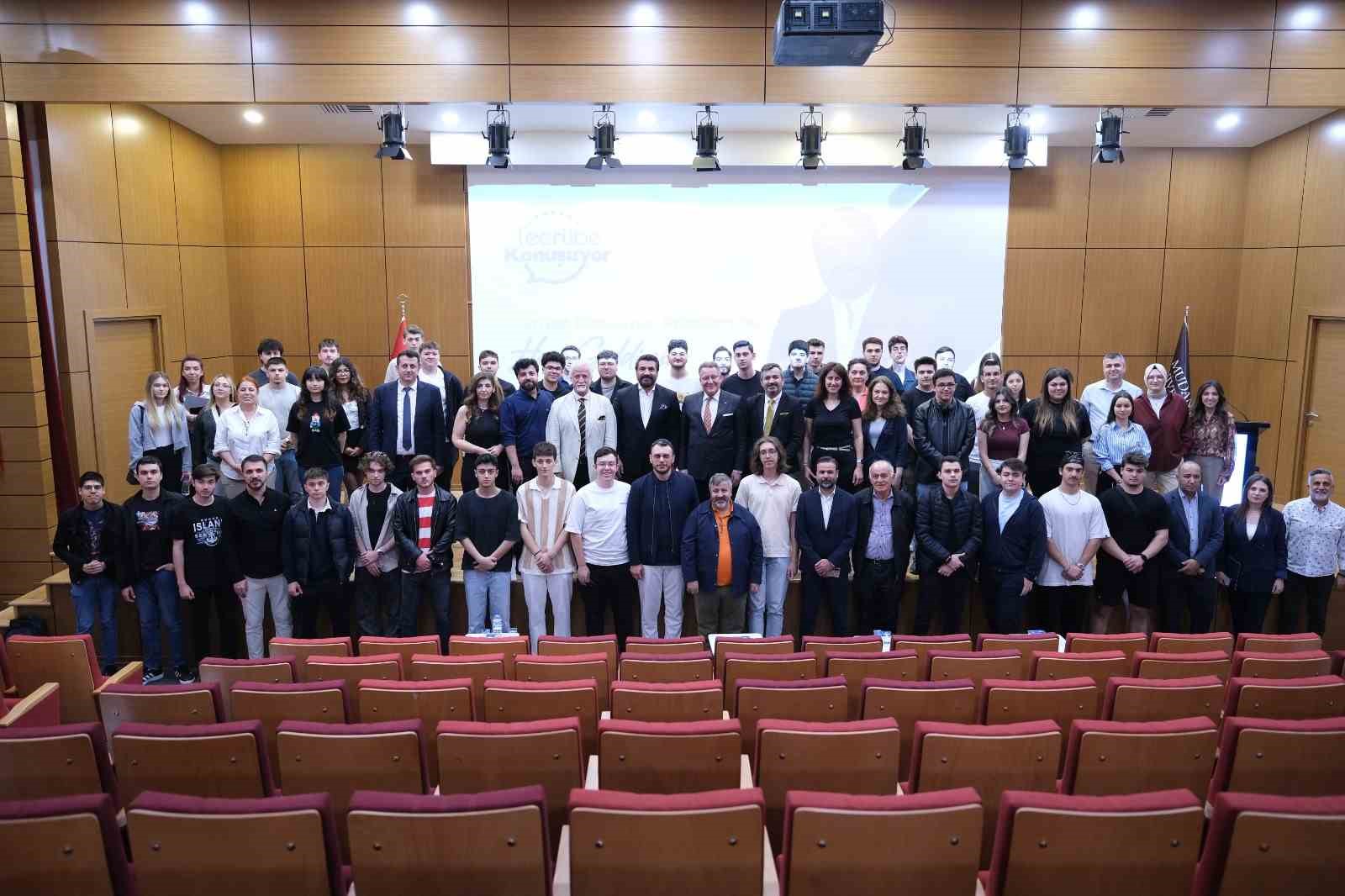 unlu-tasarimci-mudanya-universitesinde-tecrubelerini-paylasti
