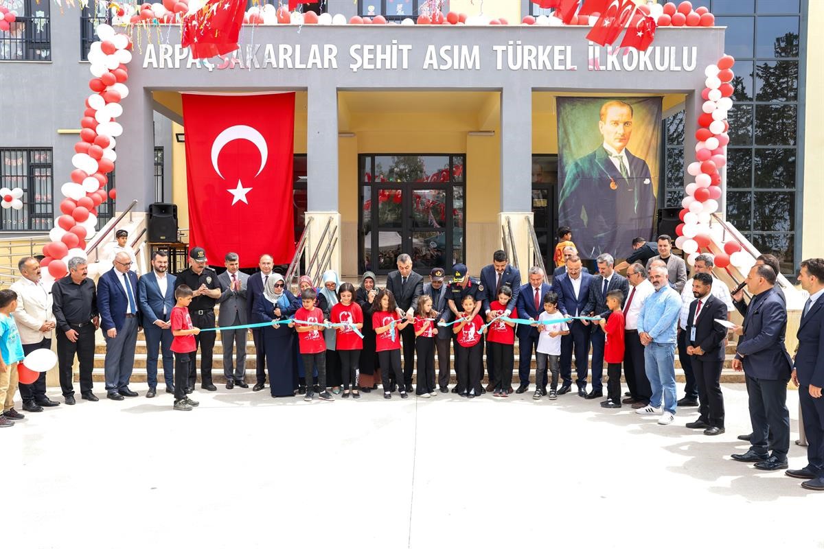 vali-toros-bir-kahramanin-mirasina-sadakatin-ifadesidir