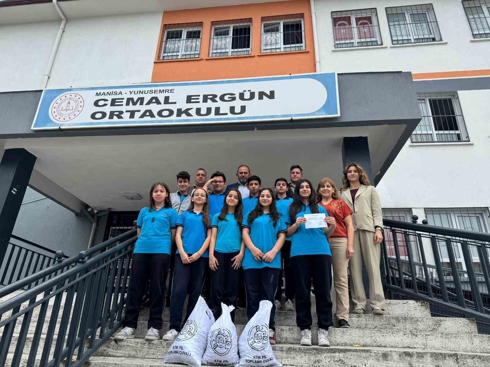 yunusemrede-okullar-arasi-pil-yarismasi-sona-erdi