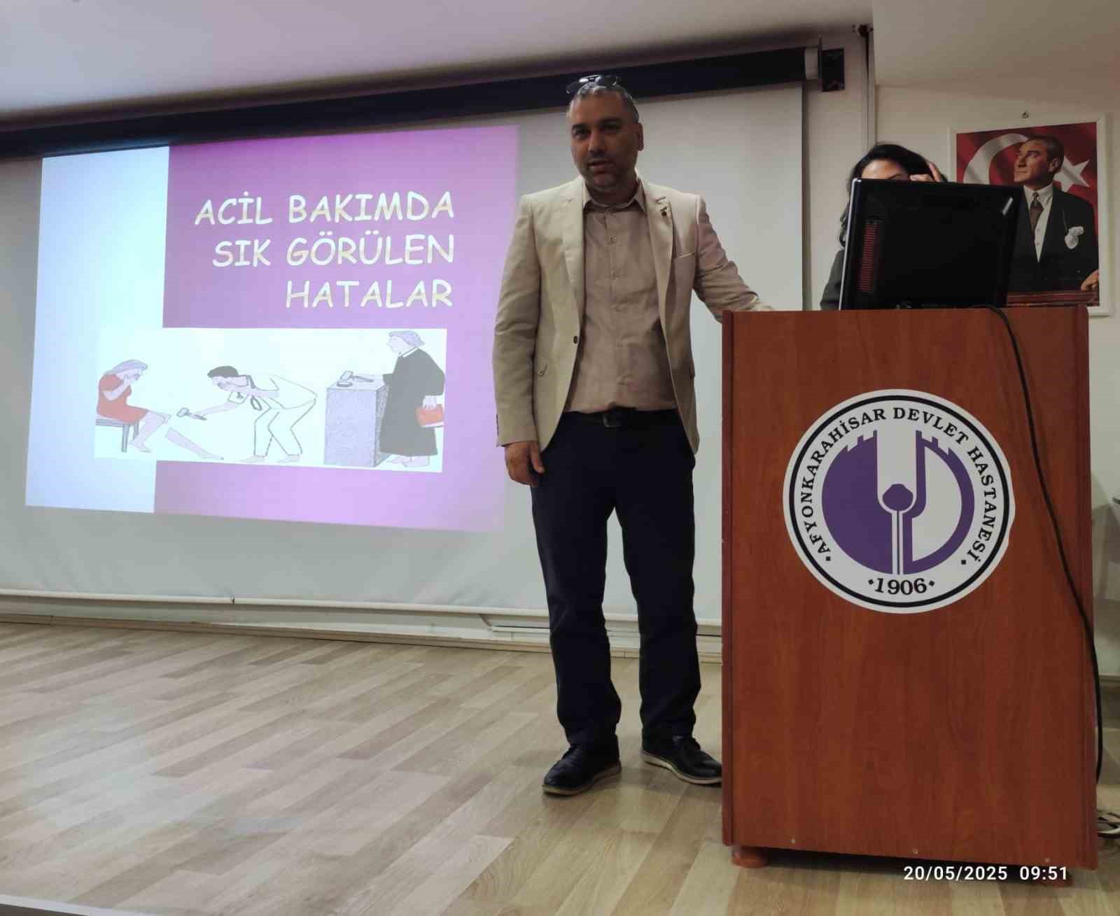 afyonkarahisar-devlet-hastanesinde-hekimlere-tibbi-malpraktis-egitimi-verildi