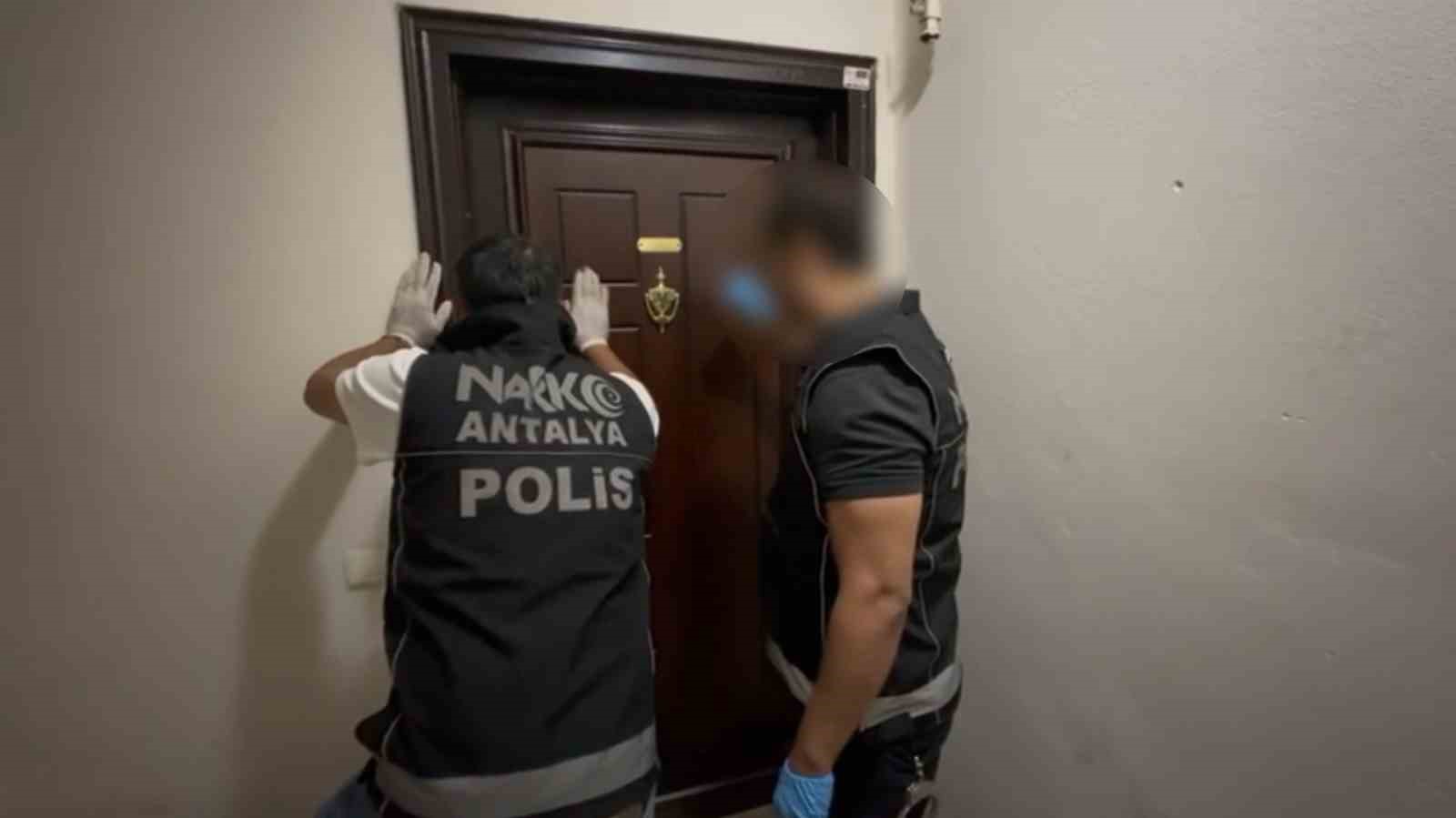 antalyada-215-kilo-skunk-ele-gecirildi-operasyon-kameraya-yansidi